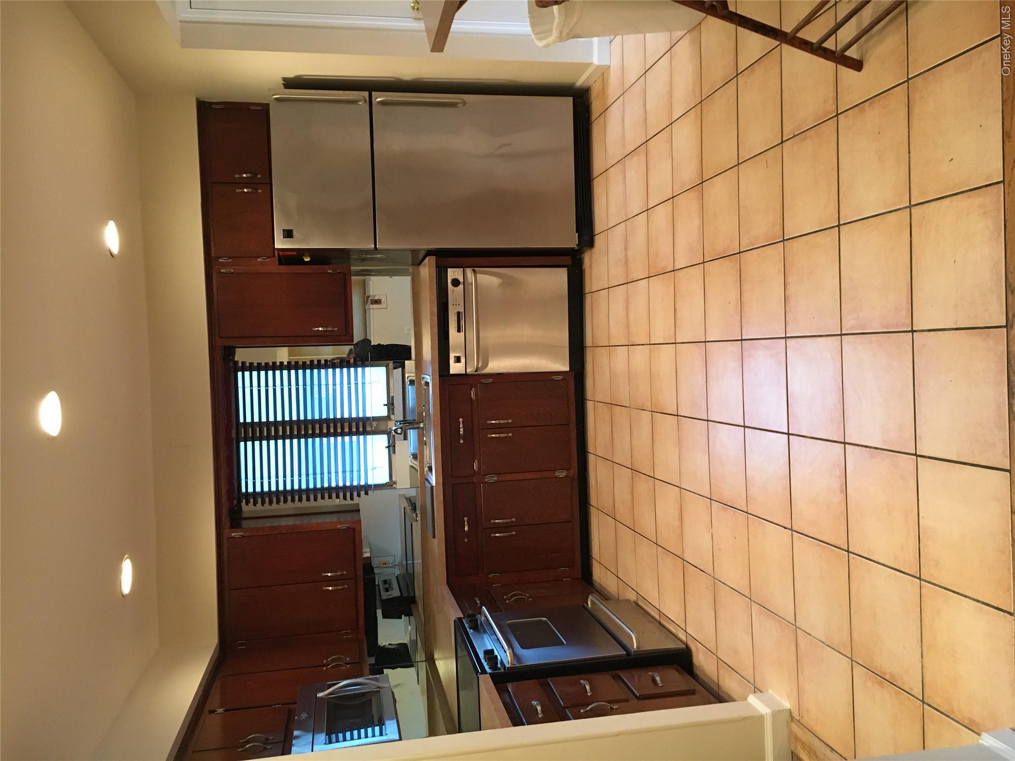 19 Oak Street Property Photo 3