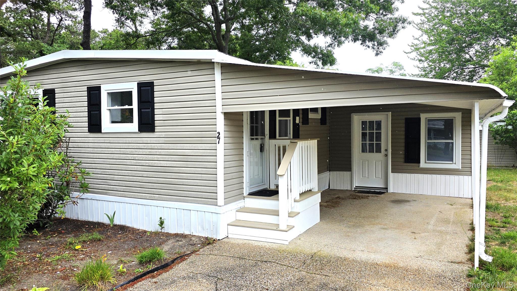 525 Riverleigh Avenue 27 Birch Property Photo 1