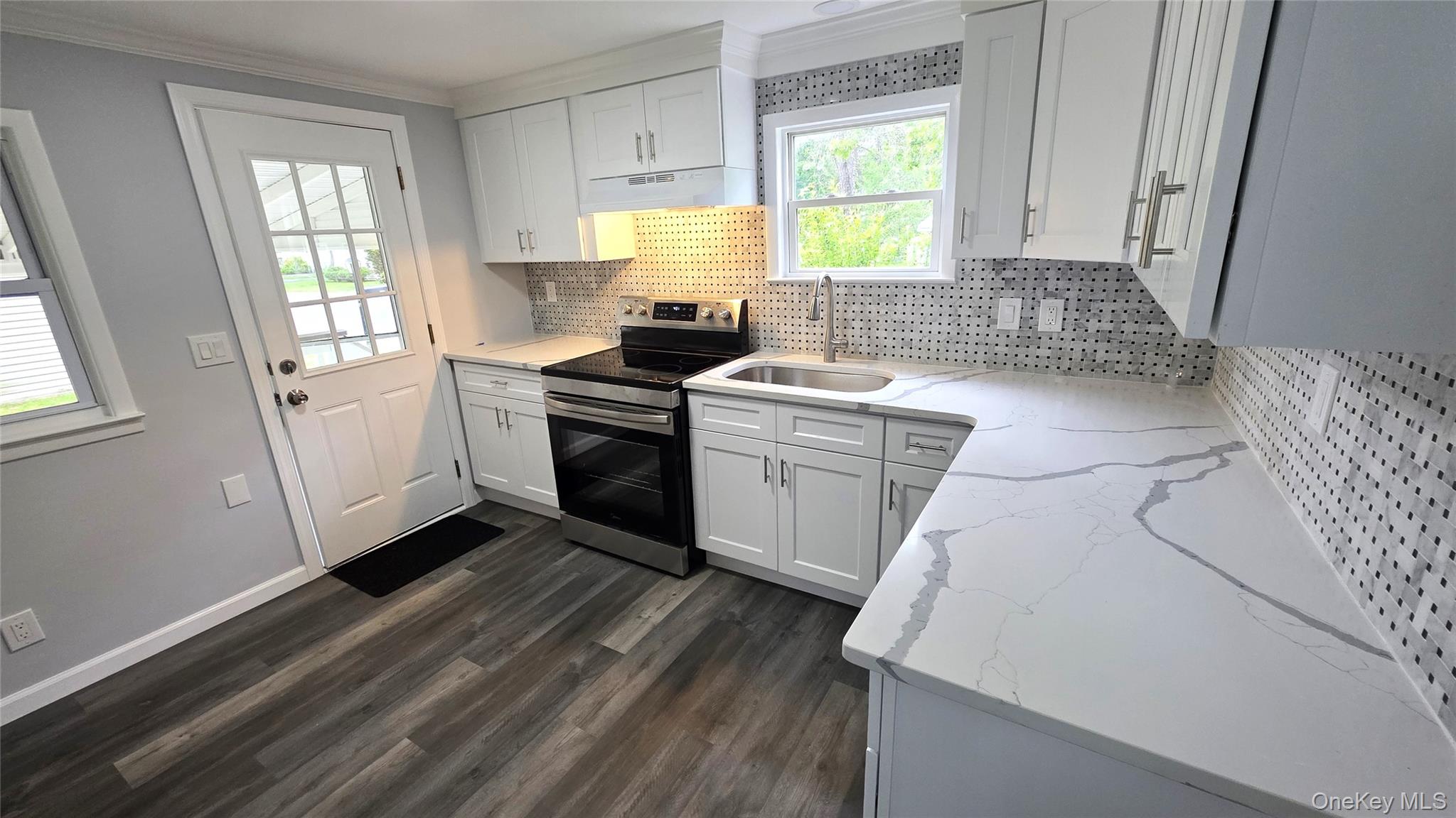 525 Riverleigh Avenue 27 Birch Property Photo 3