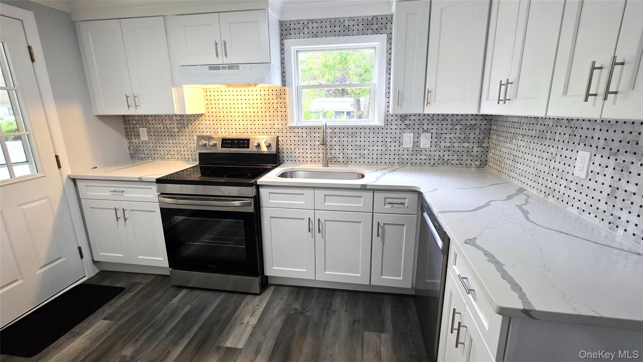 525 Riverleigh Avenue 27 Birch Property Photo 4