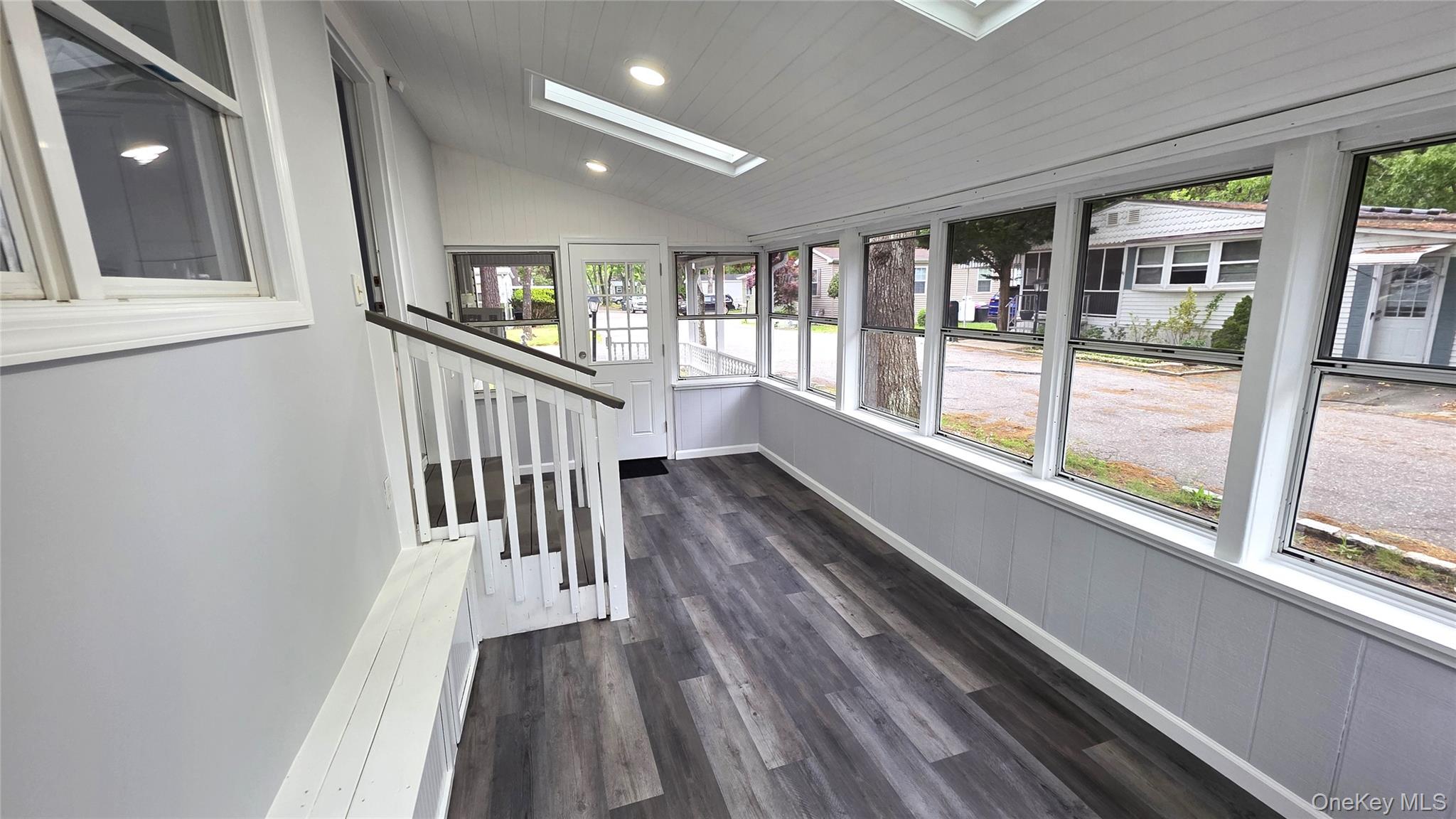 525 Riverleigh Avenue 27 Birch Property Photo 9