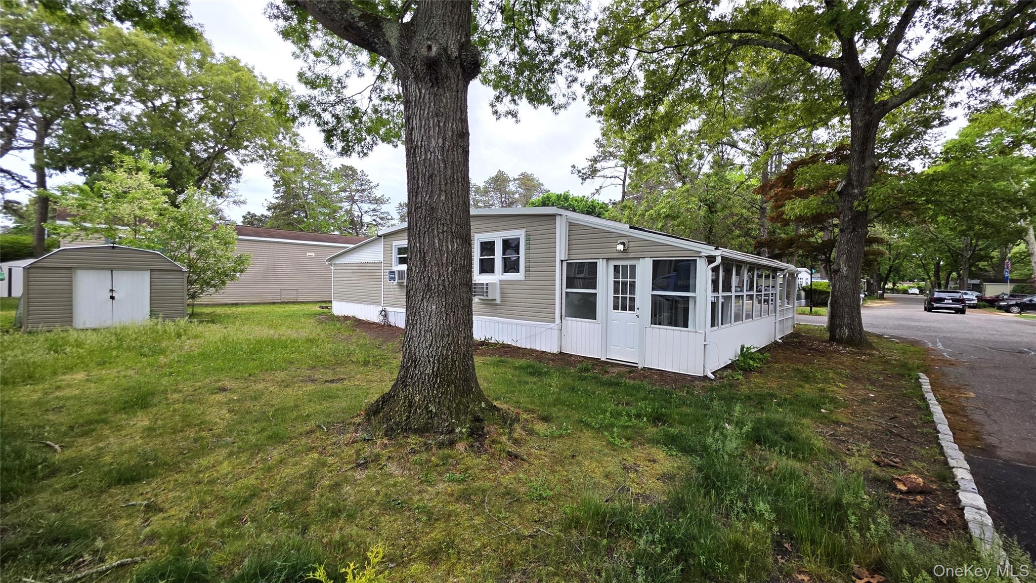 525 Riverleigh Avenue 27 Birch Property Photo 14
