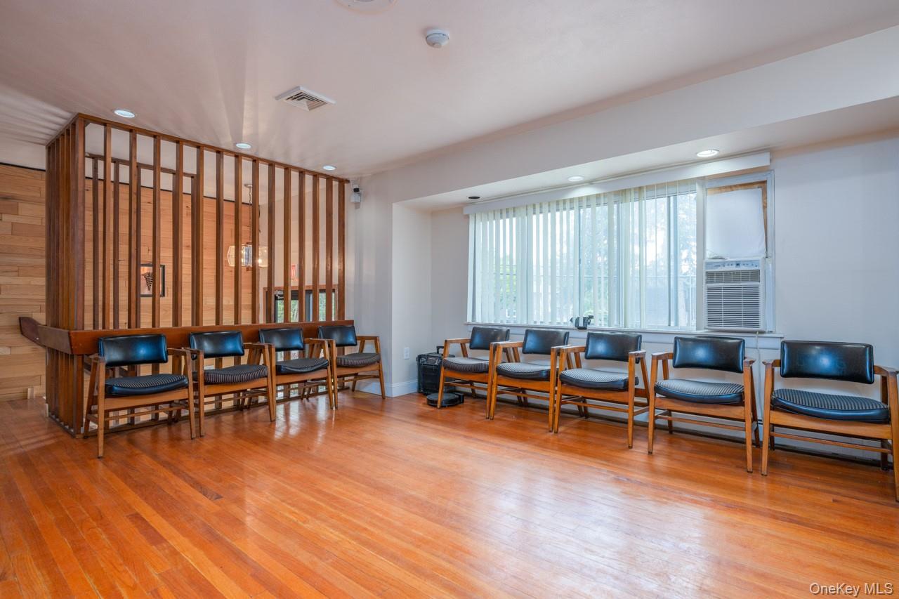 60 College Avenue 1 - Upper Property Photo 4