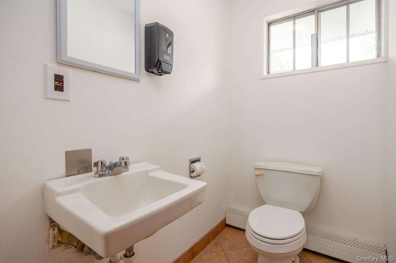 60 College Avenue 1 - Upper Property Photo 7