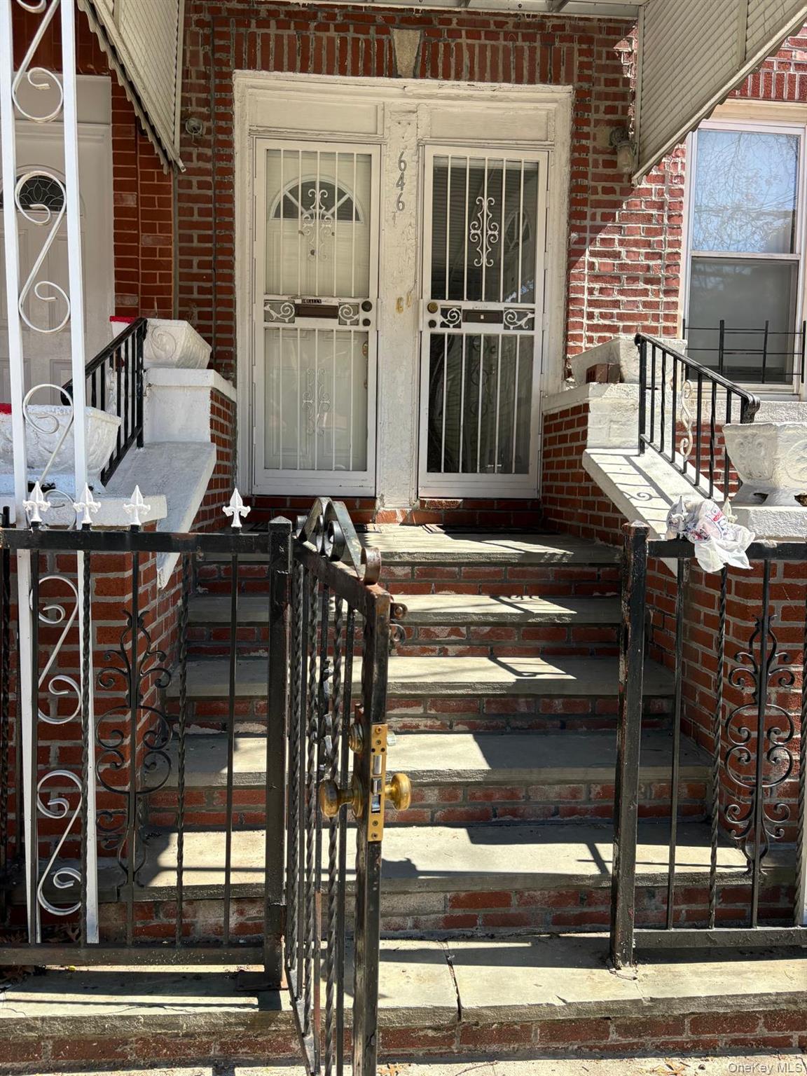 646 Commonwealth Avenue Property Photo 1