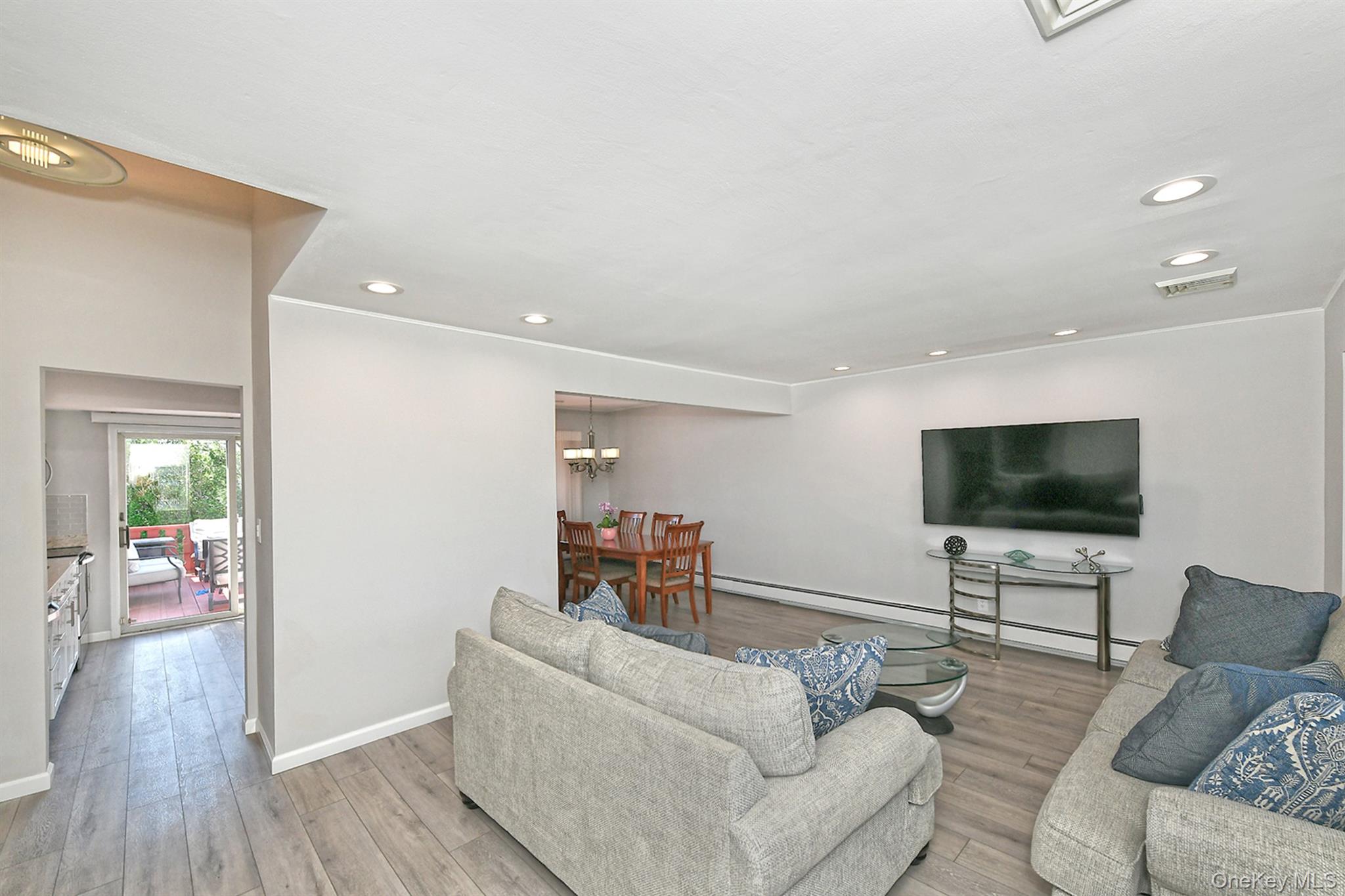 36 Lane Avenue Property Photo 6