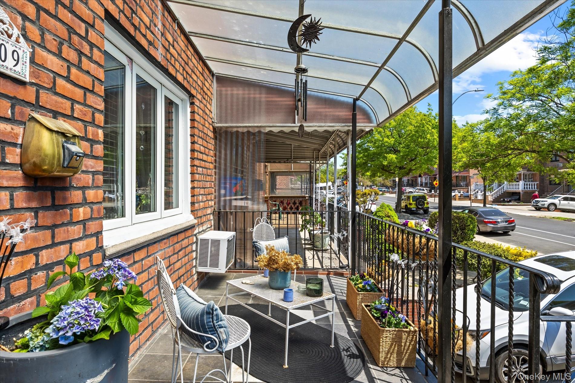1709 Starr Street Property Photo 3