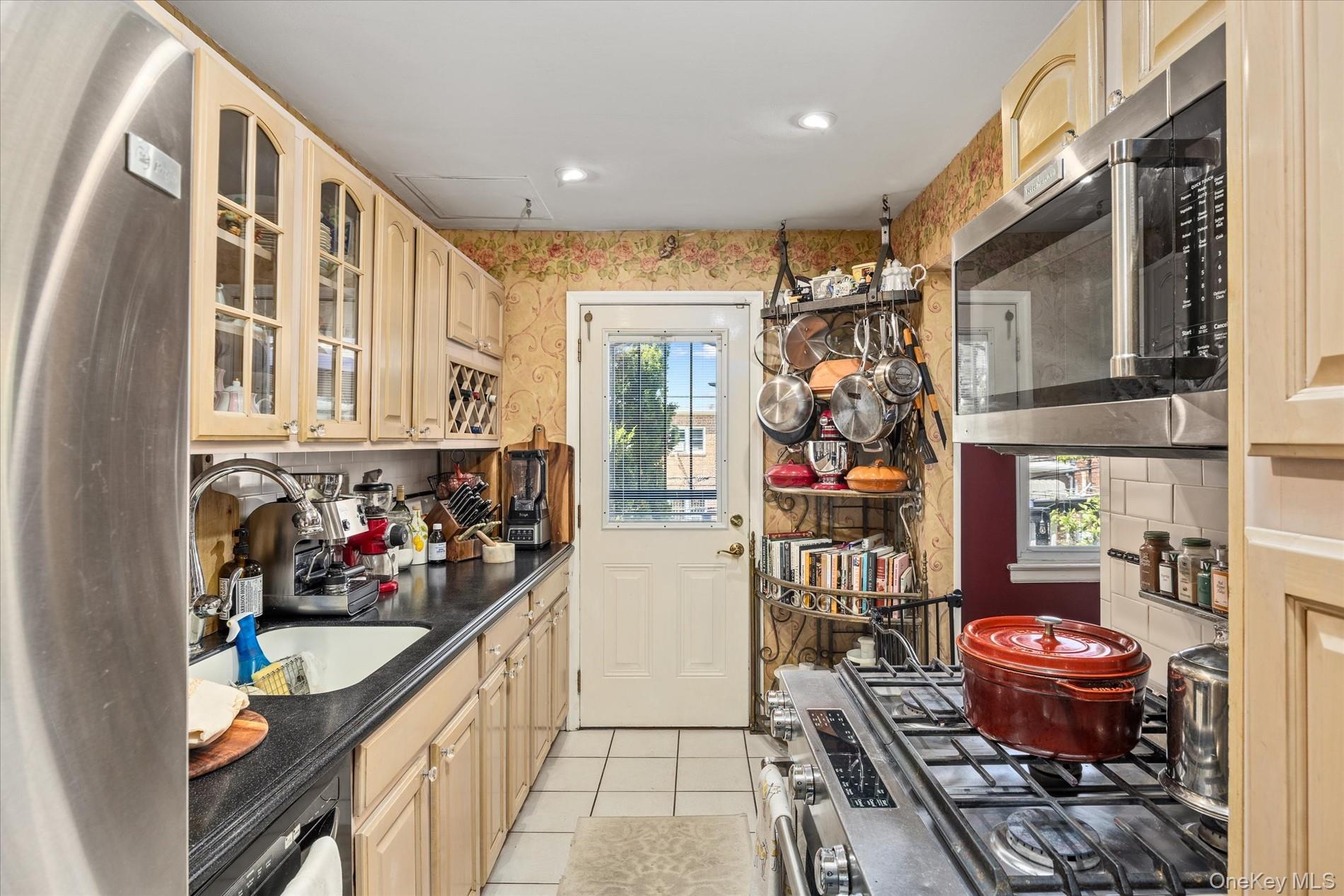 1709 Starr Street Property Photo 13