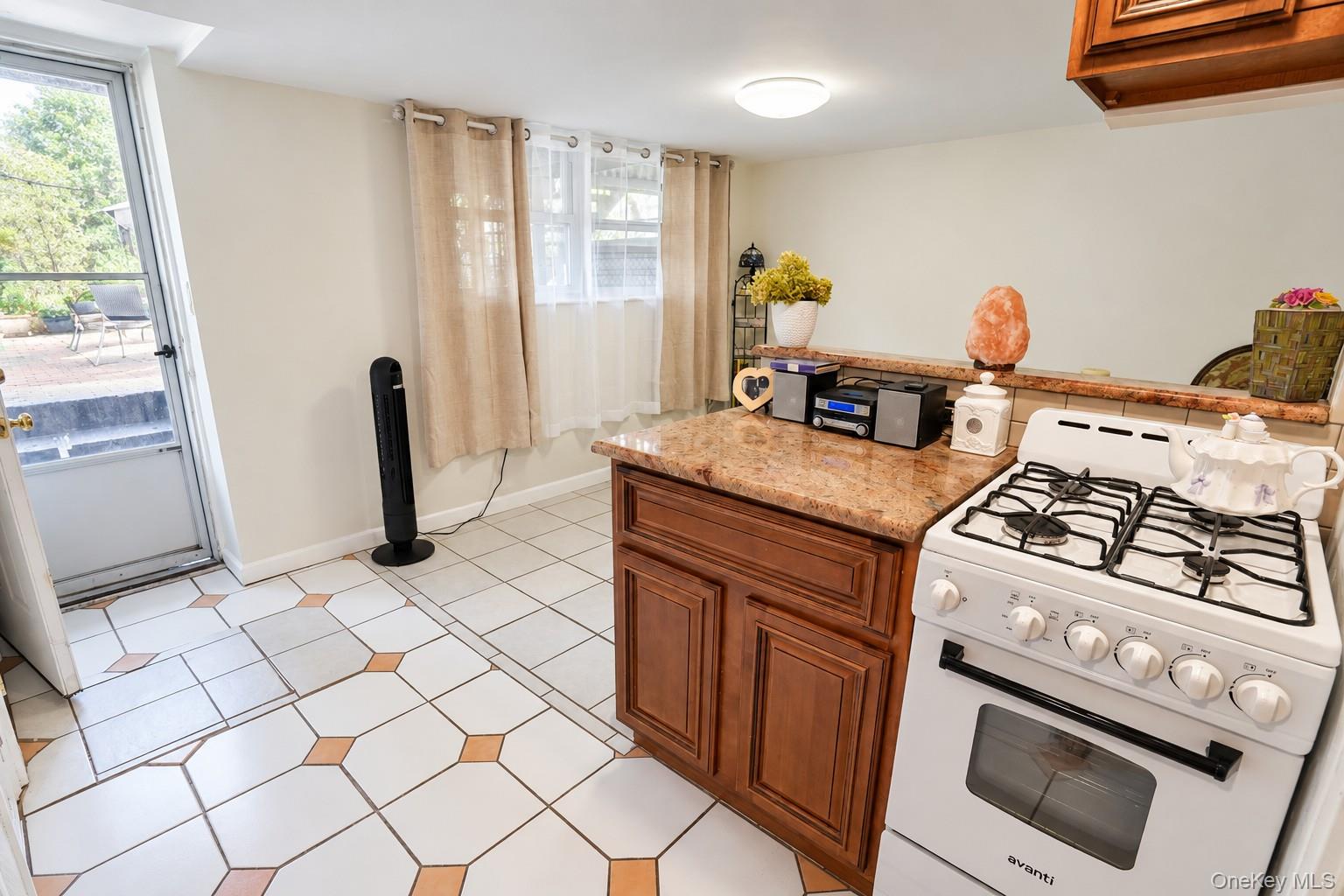 1709 Starr Street Property Photo 25