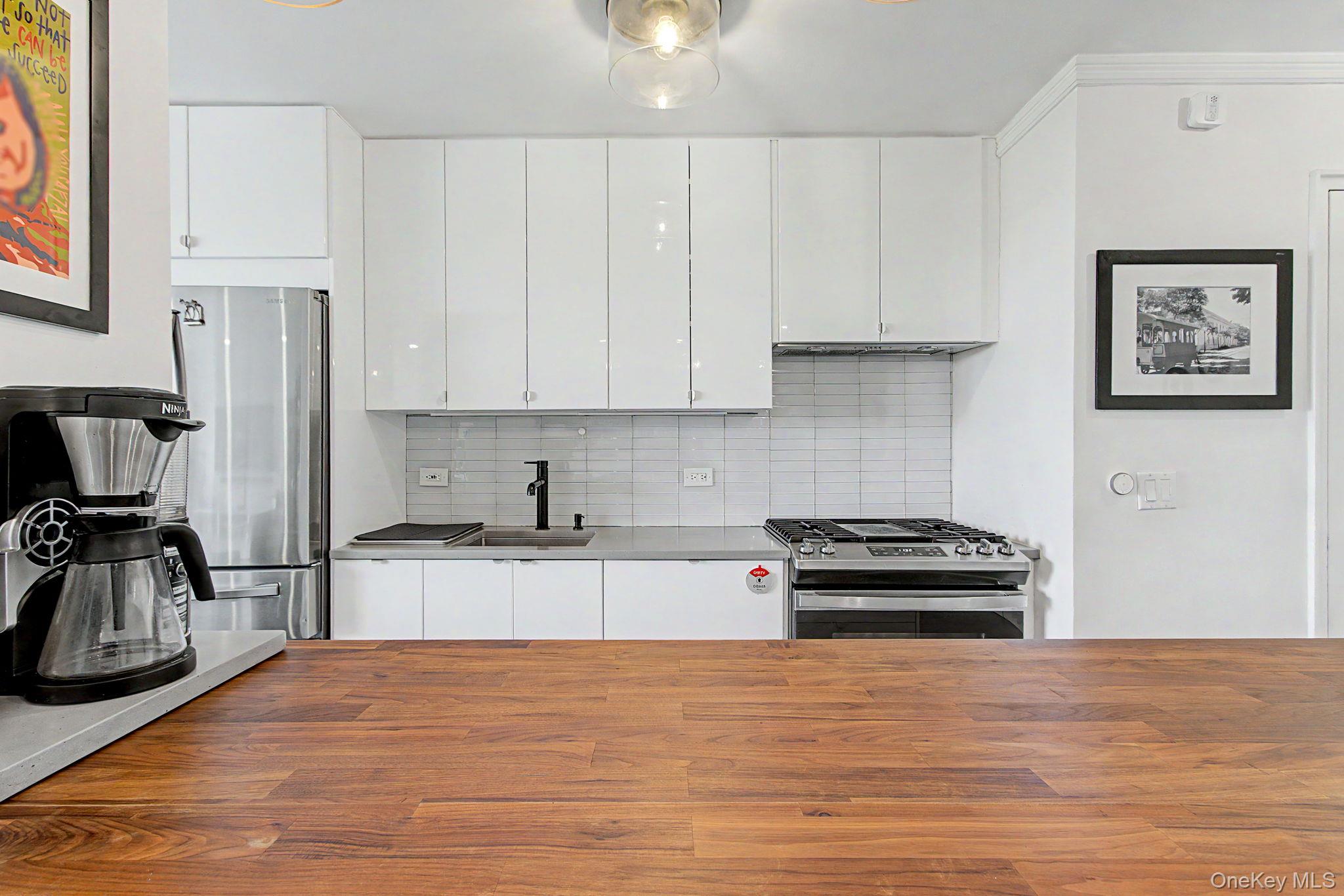 4555 Henry Hudson Parkway 805 Property Photo 6