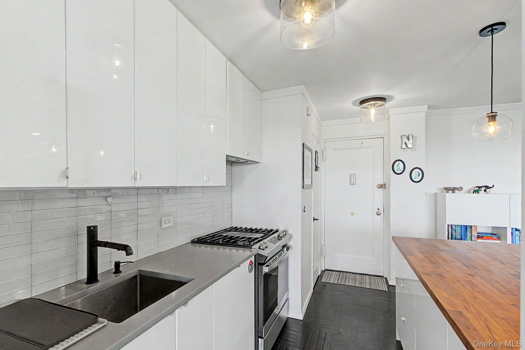 4555 Henry Hudson Parkway 805 Property Photo 7
