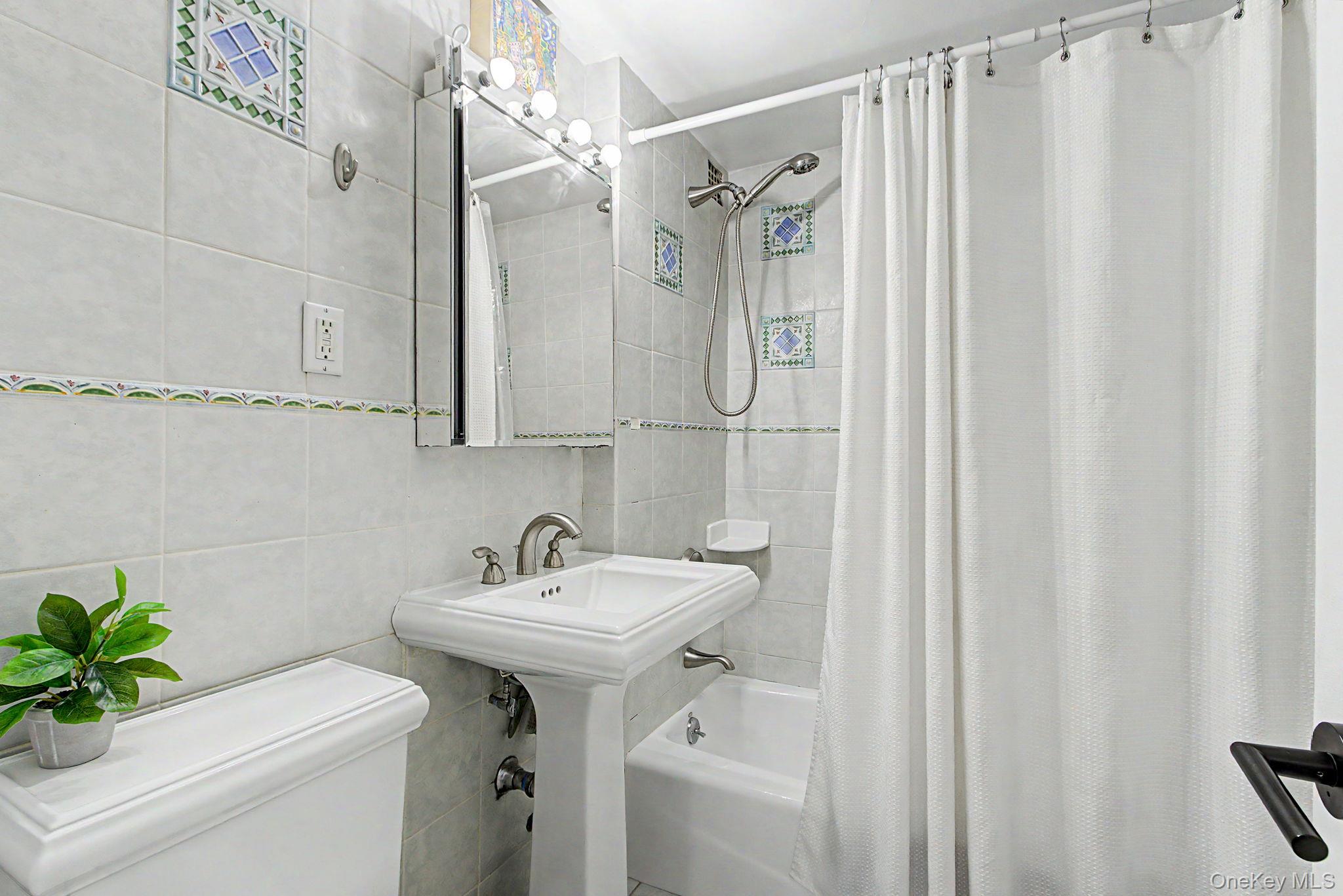 4555 Henry Hudson Parkway 805 Property Photo 31