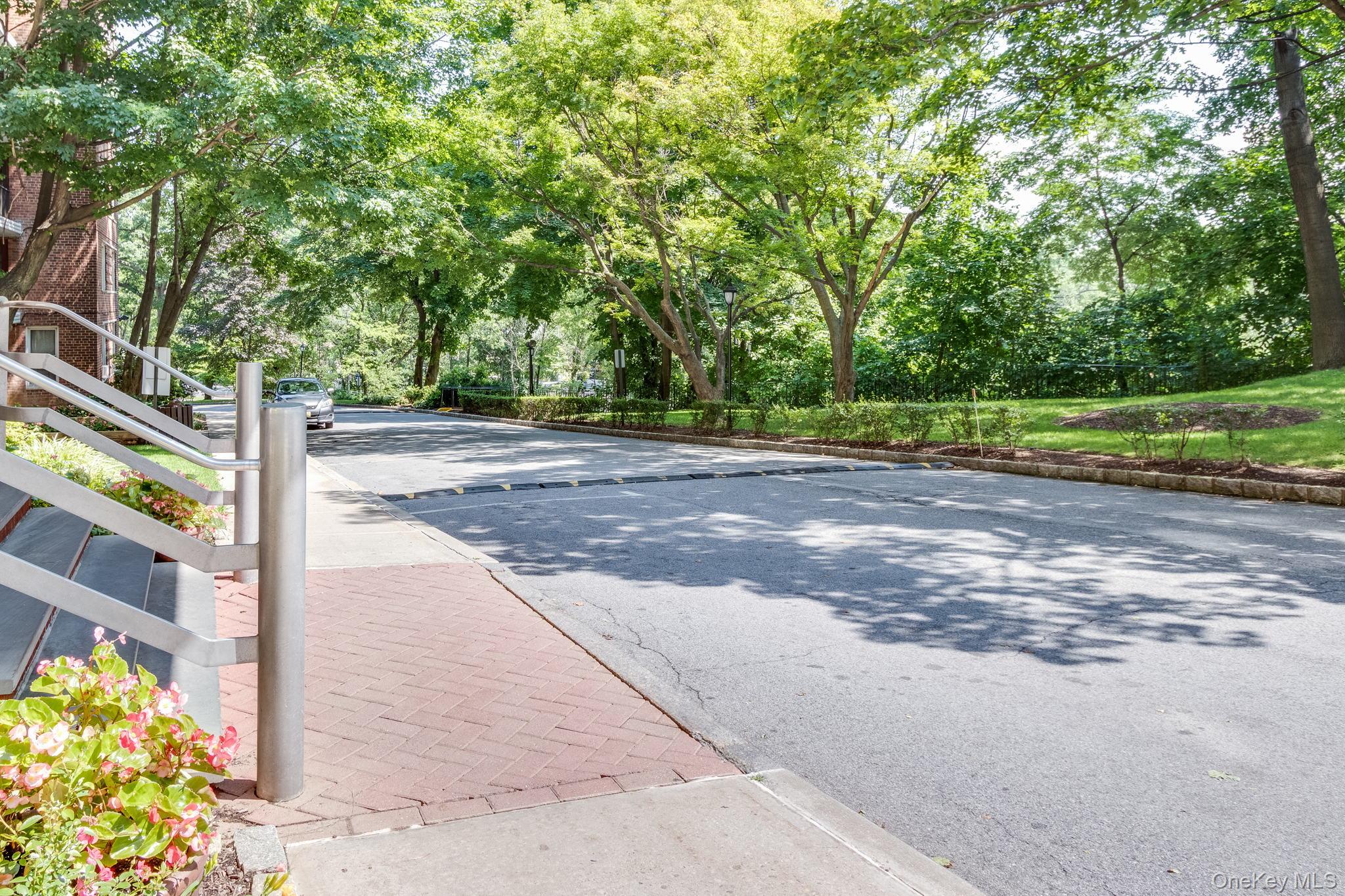 4555 Henry Hudson Parkway 805 Property Photo 42