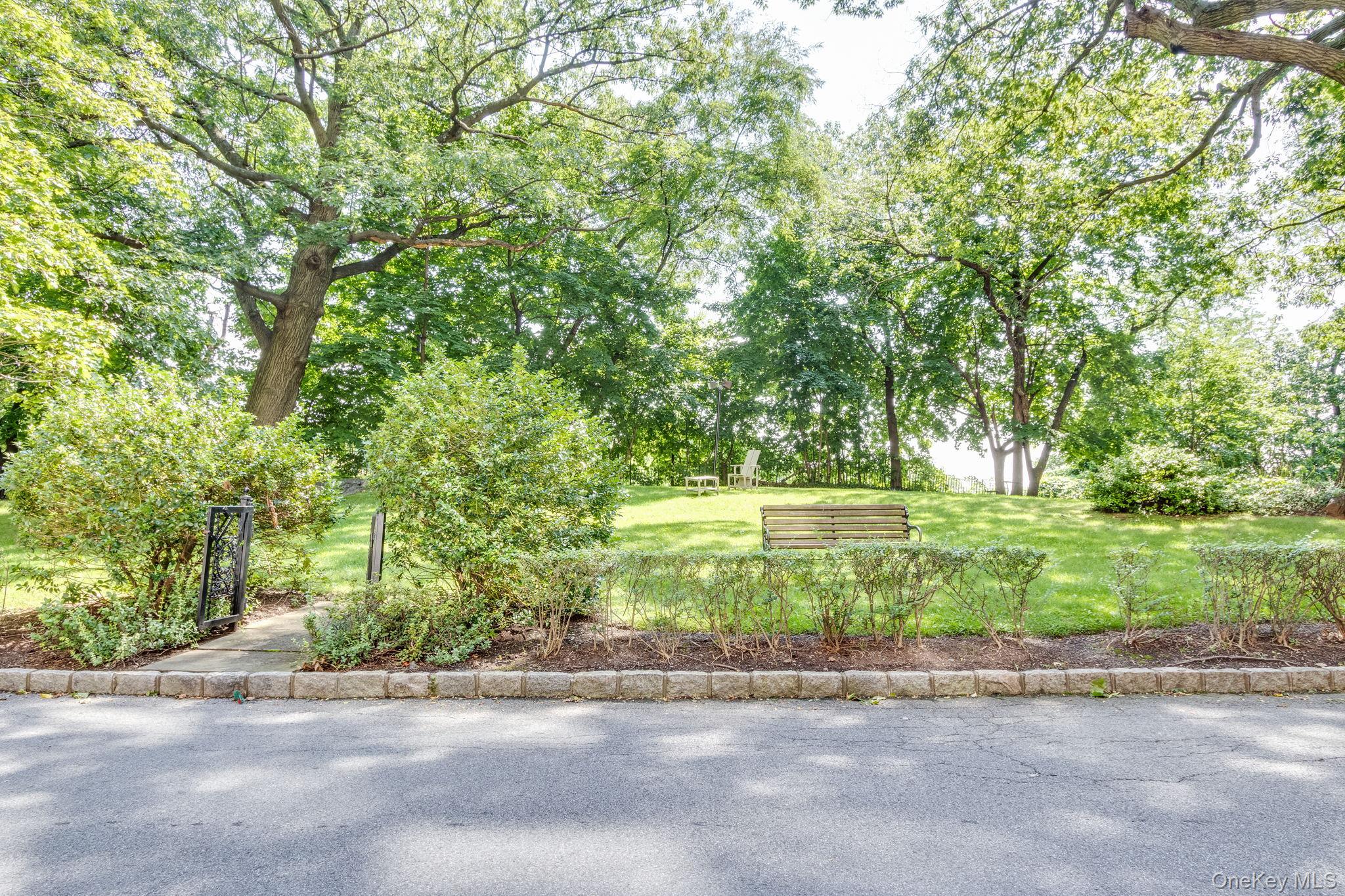 4555 Henry Hudson Parkway 805 Property Photo 44