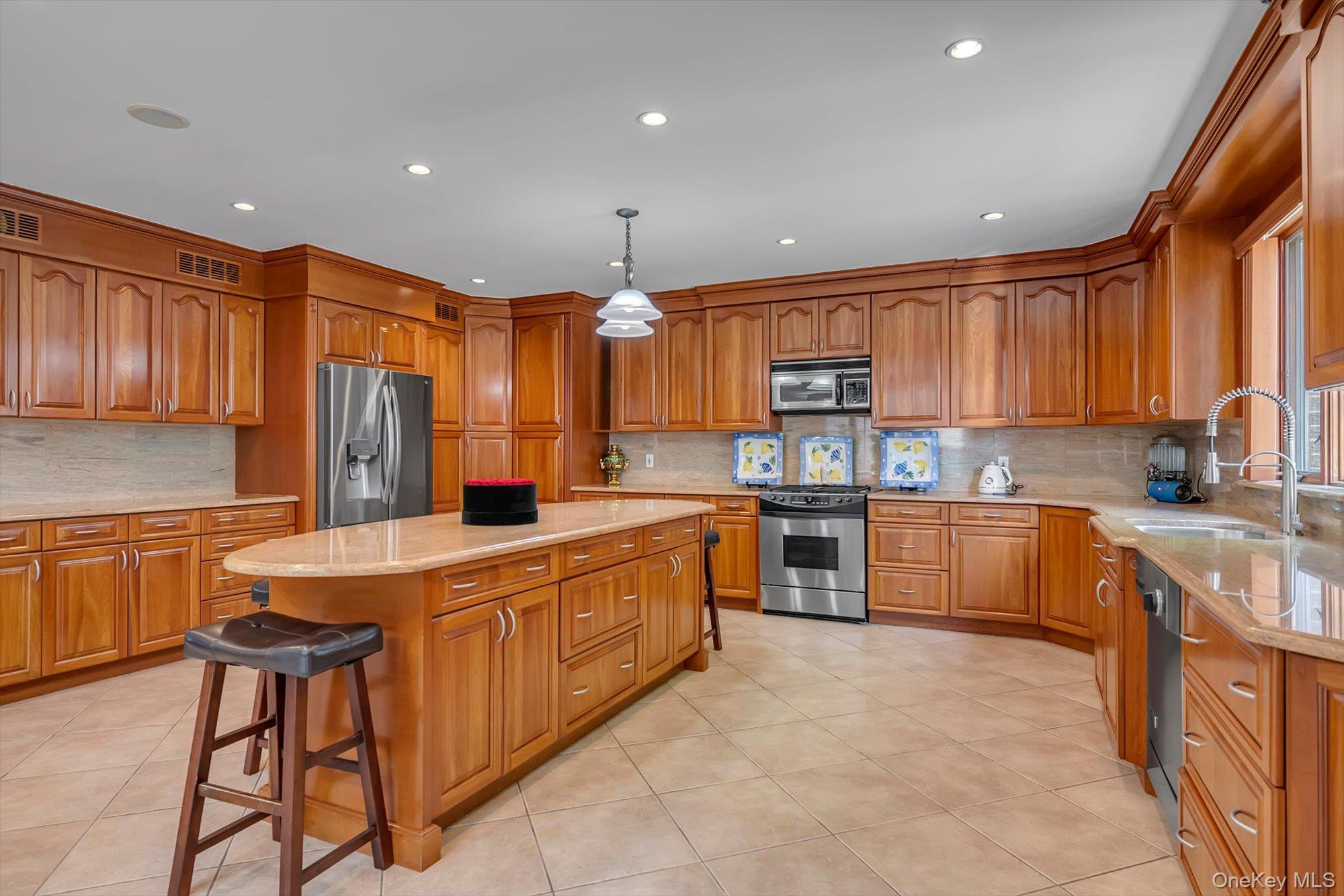 18042 Aberdeen Road Property Photo 9