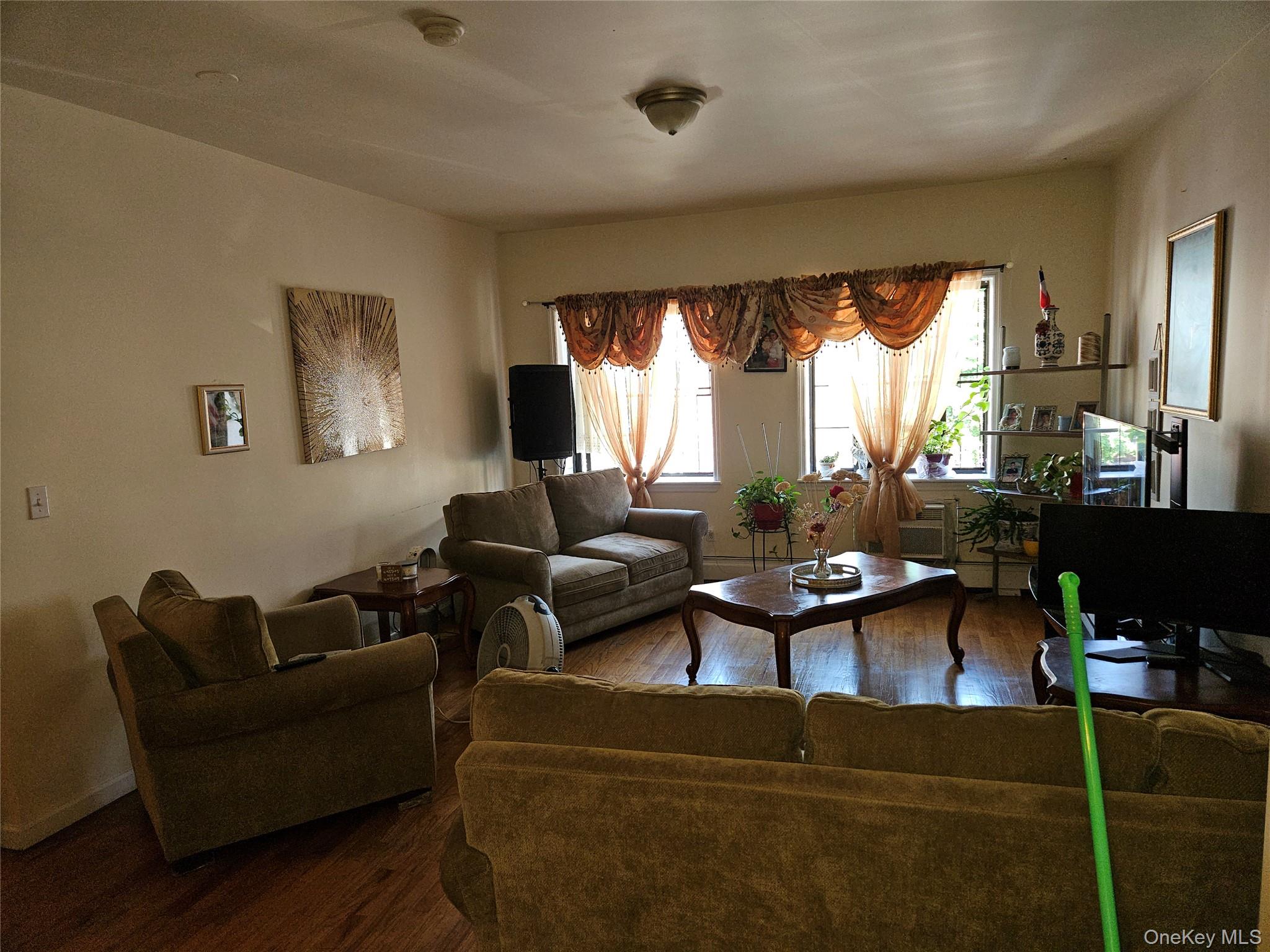 1297 Clay Avenue Property Photo 4