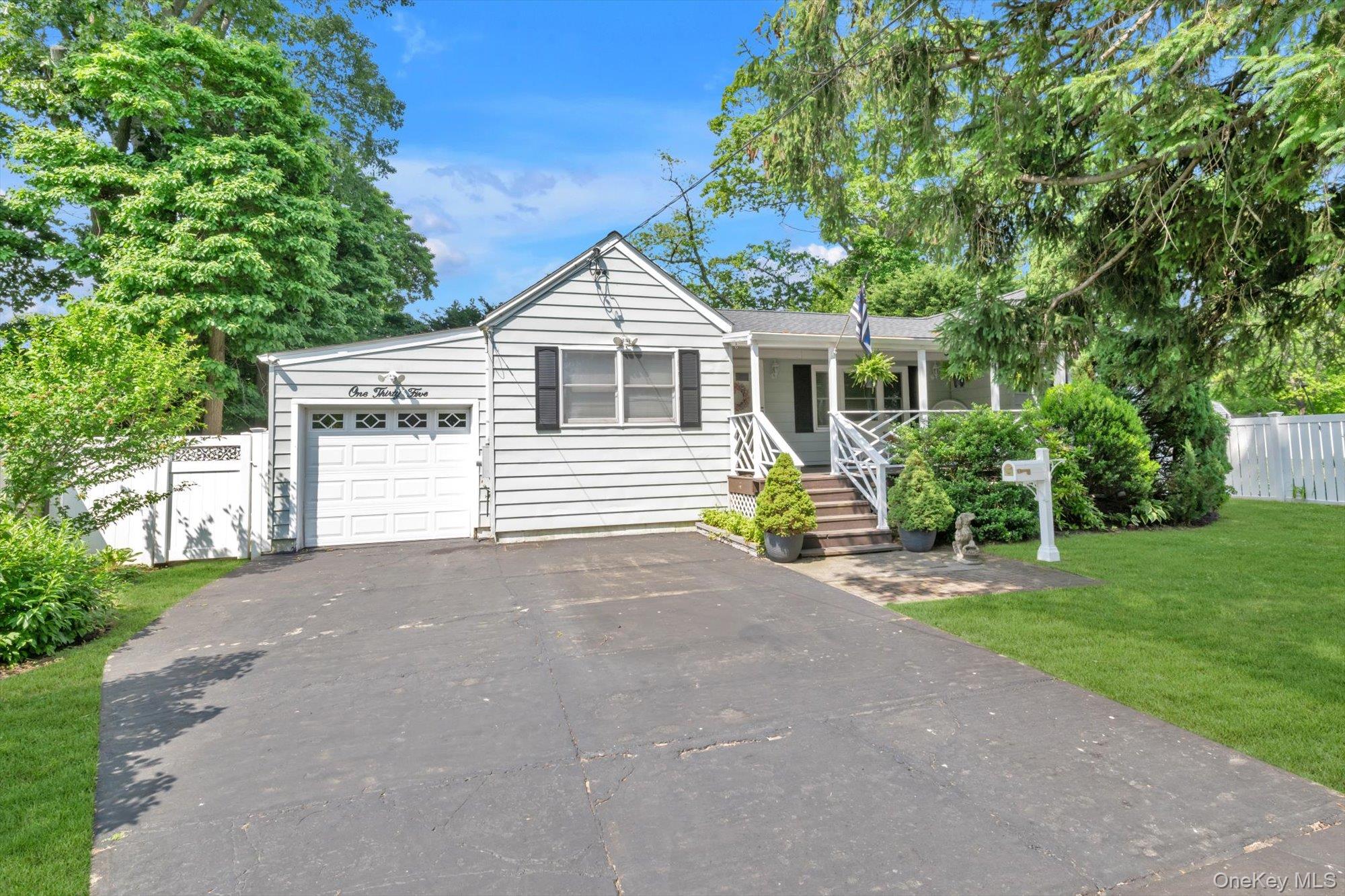 135 Centre Avenue Property Photo 1