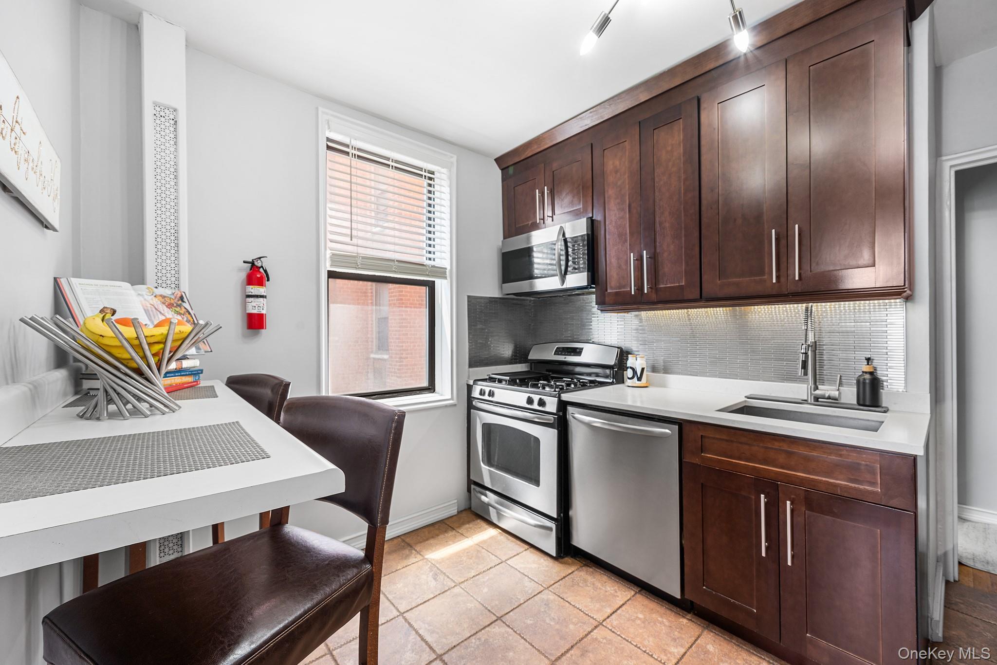 555 Bronx River Road 3p Property Photo 7