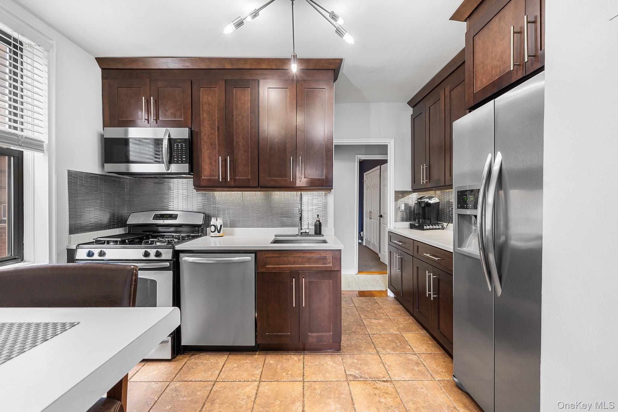 555 Bronx River Road 3p Property Photo 8