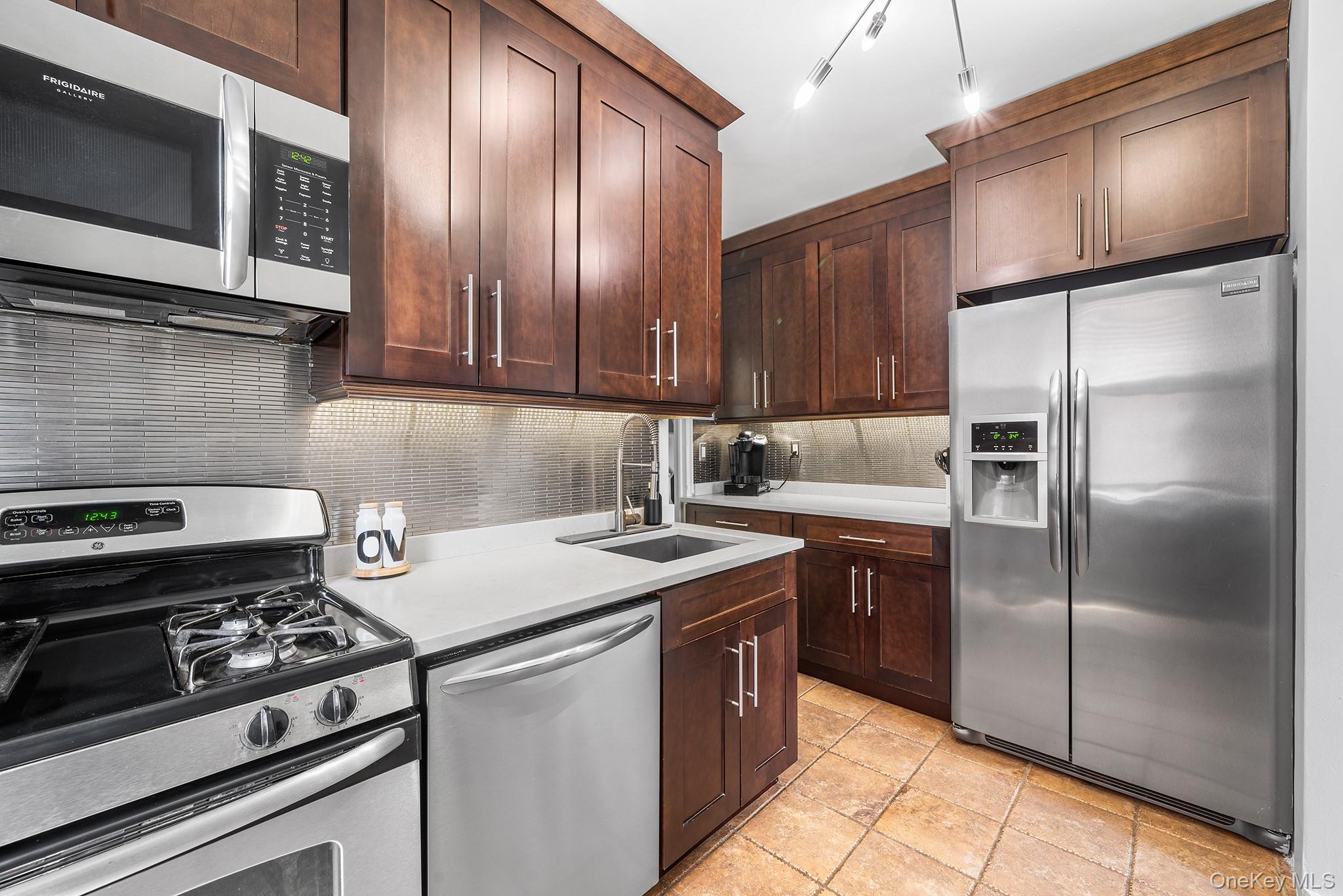 555 Bronx River Road 3p Property Photo 9