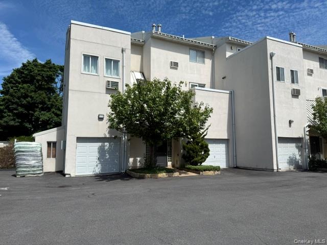 2730 Schurz Avenue J2 Property Photo 1