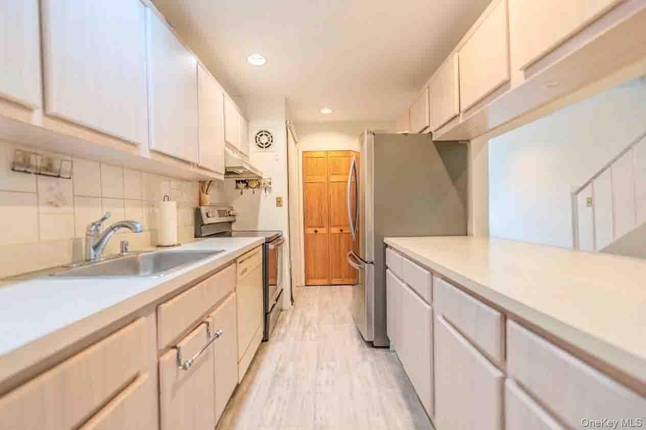 2355 Pershing Boulevard 704 Property Photo 4
