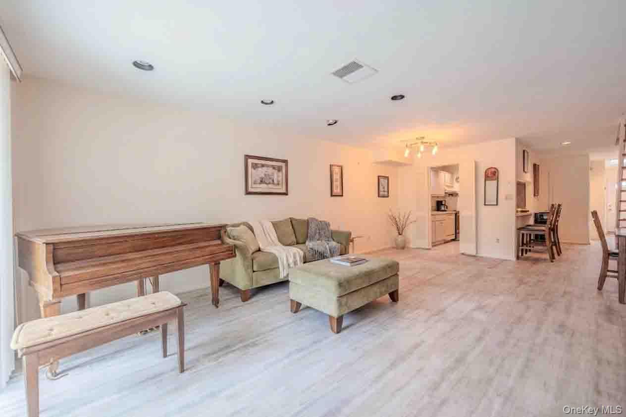 2355 Pershing Boulevard 704 Property Photo 8