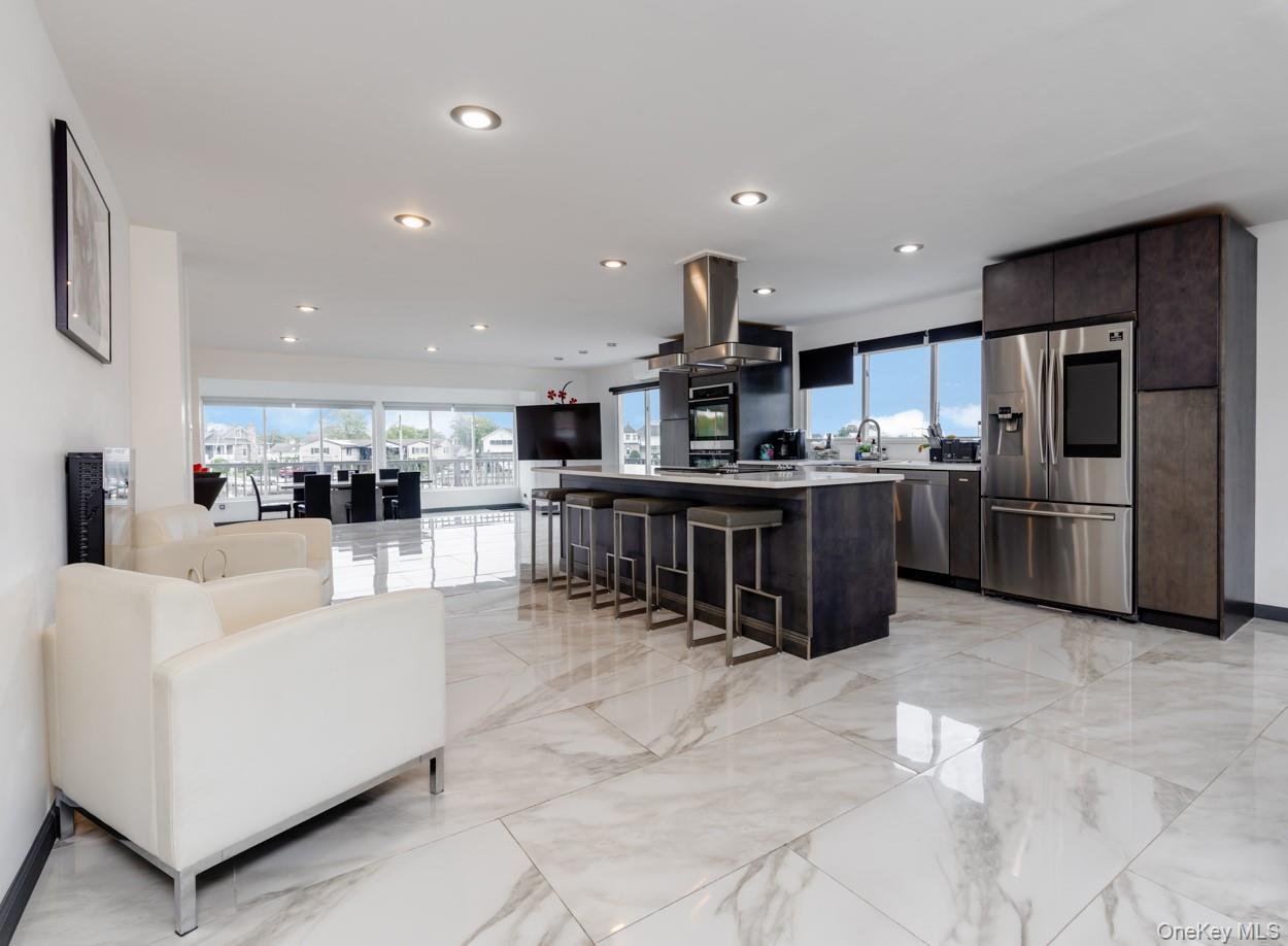 200 Clocks Boulevard Property Photo 3