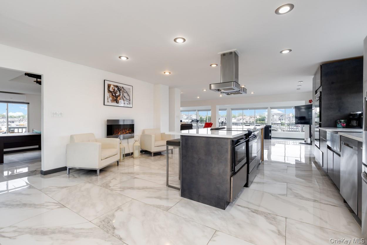 200 Clocks Boulevard Property Photo 8