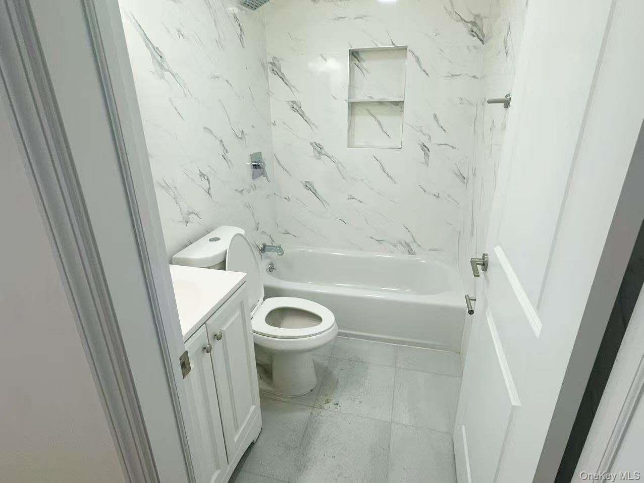 30-87 Steinway Street 2fl Property Photo 11