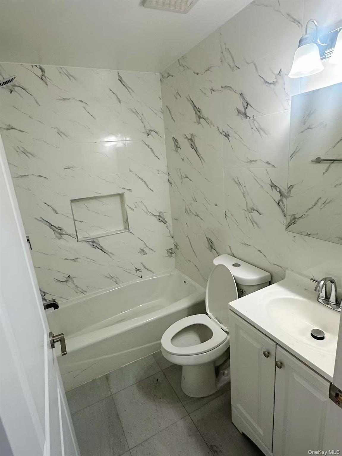 30-87 Steinway Street 2fl Property Photo 12