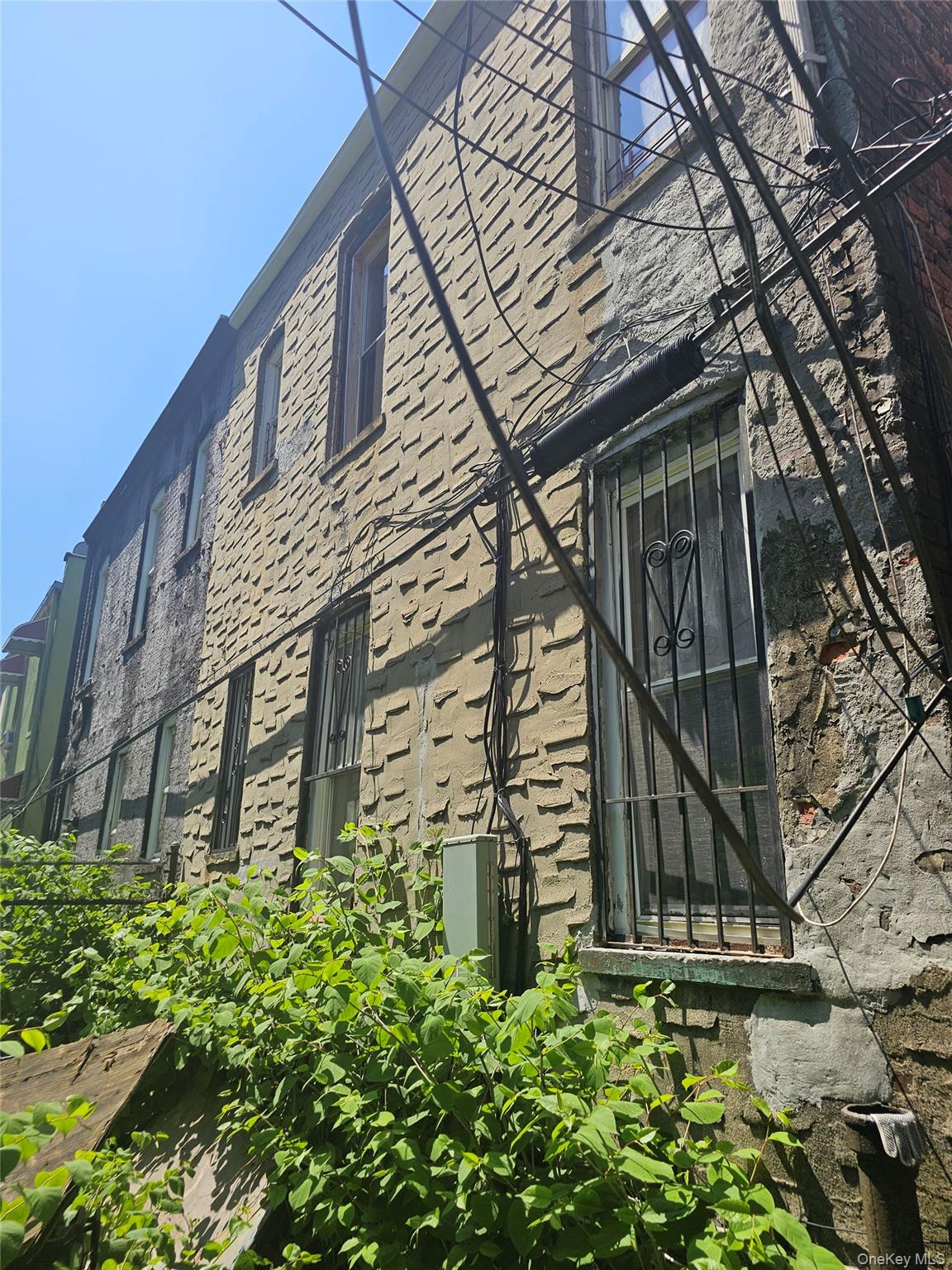 1054 Longfellow Avenue Property Photo 3