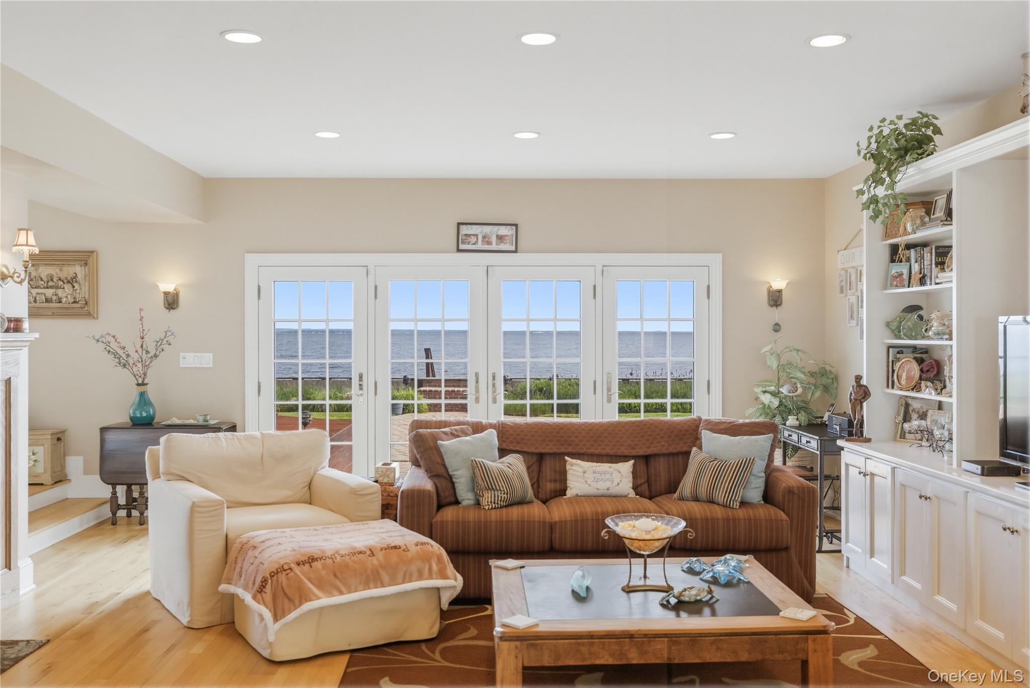 19 Oak Shore Drive Property Photo 5