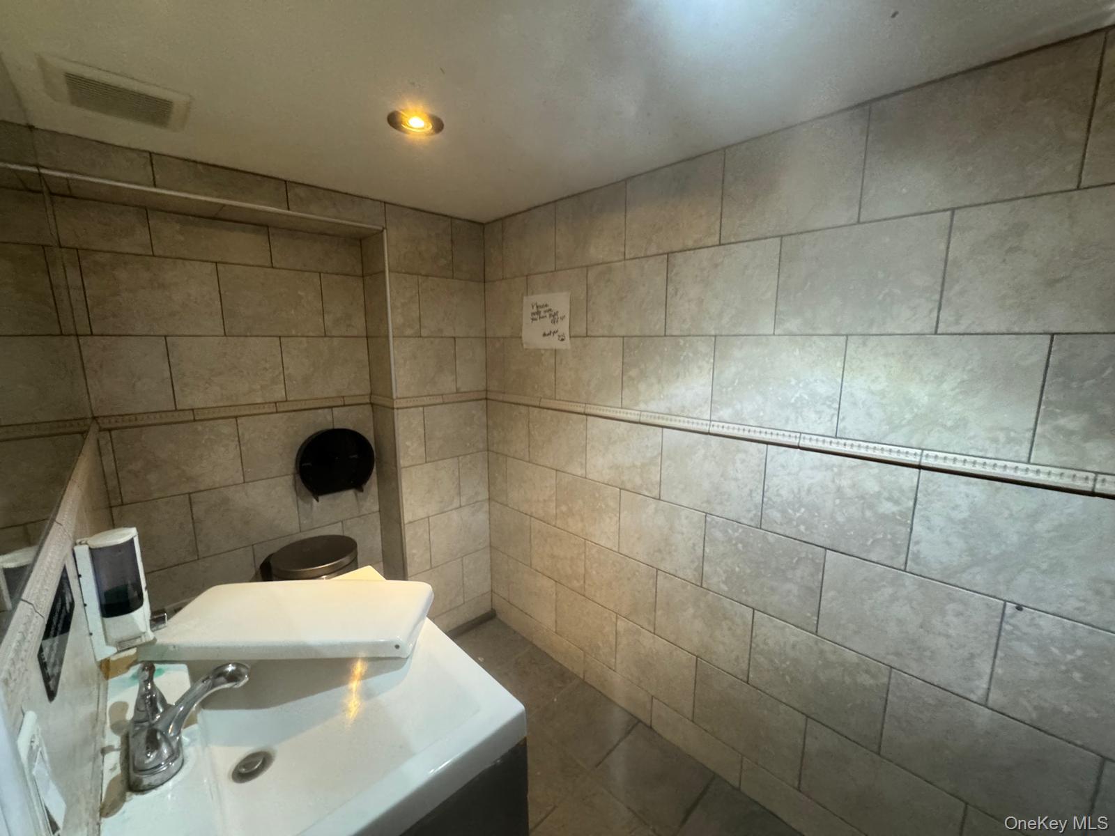 4311 Queens Boulevard Property Photo 8