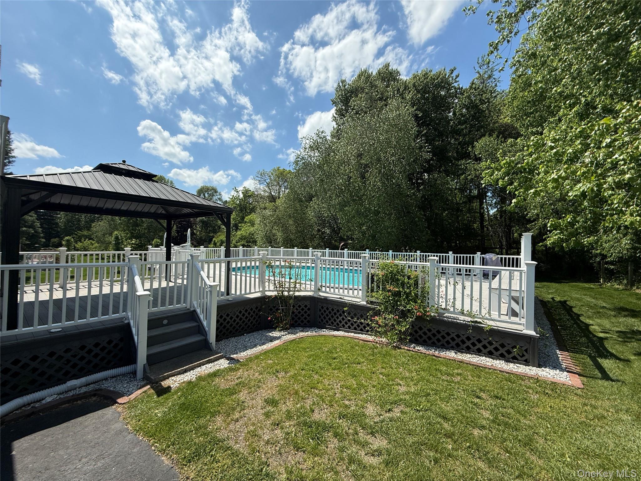 58 Hoose Boulevard Property Photo 6