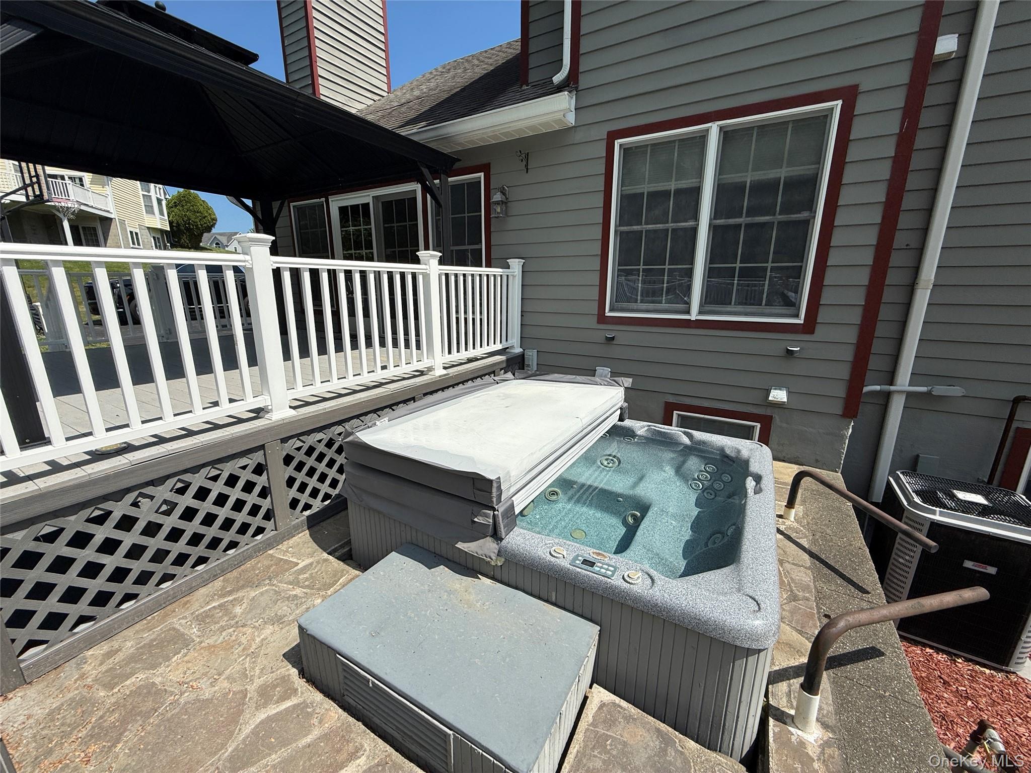 58 Hoose Boulevard Property Photo 11
