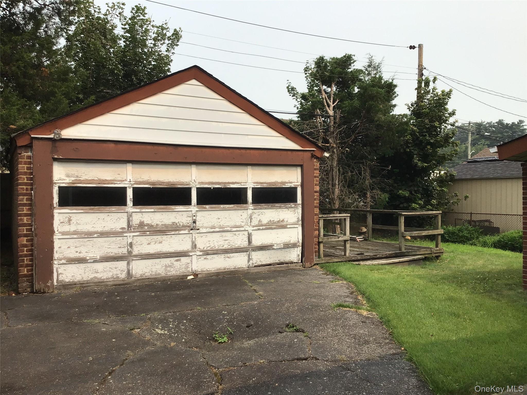 25 Collins Avenue Property Photo 4