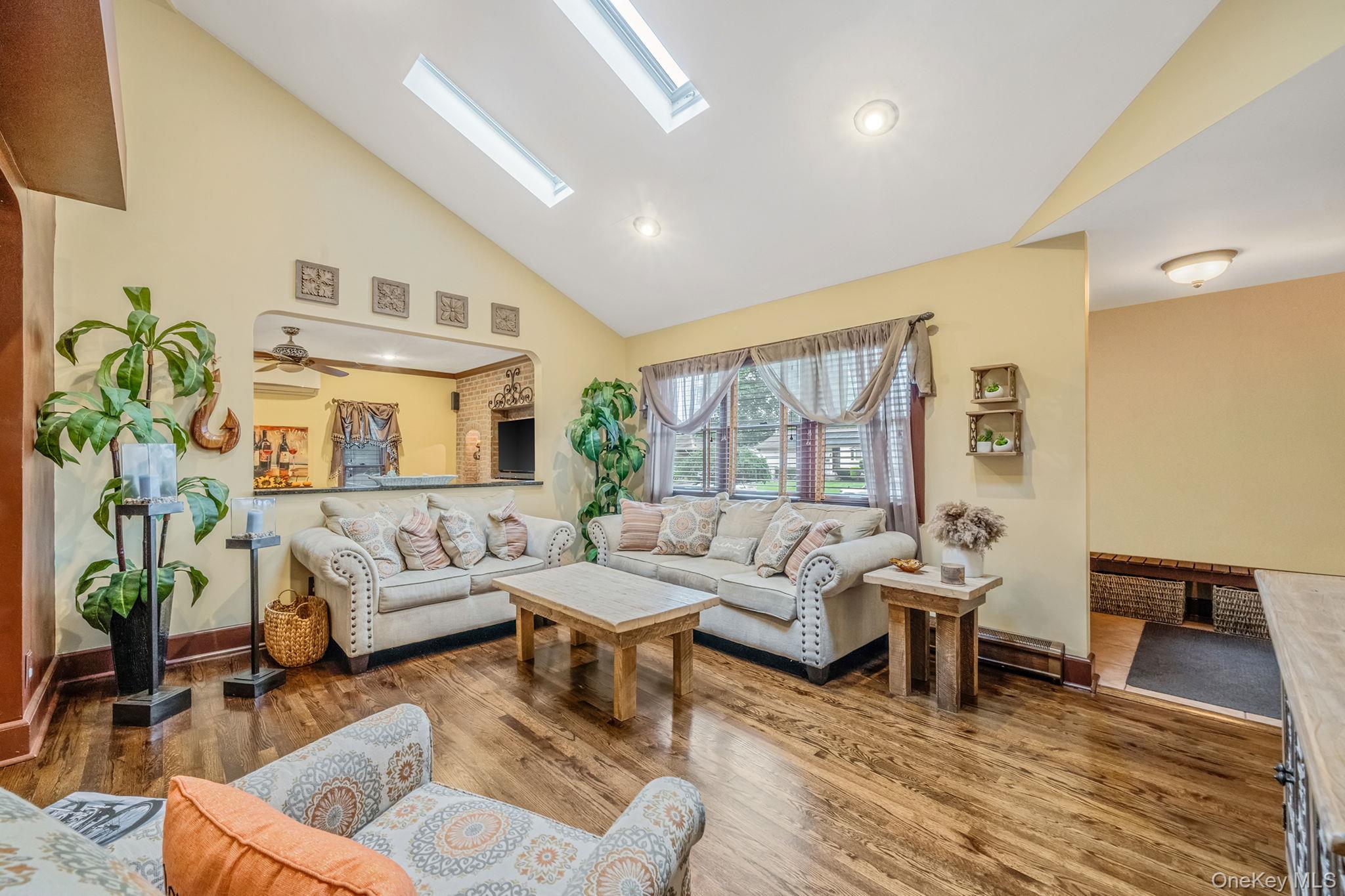 262 W 9th Street Property Photo 14