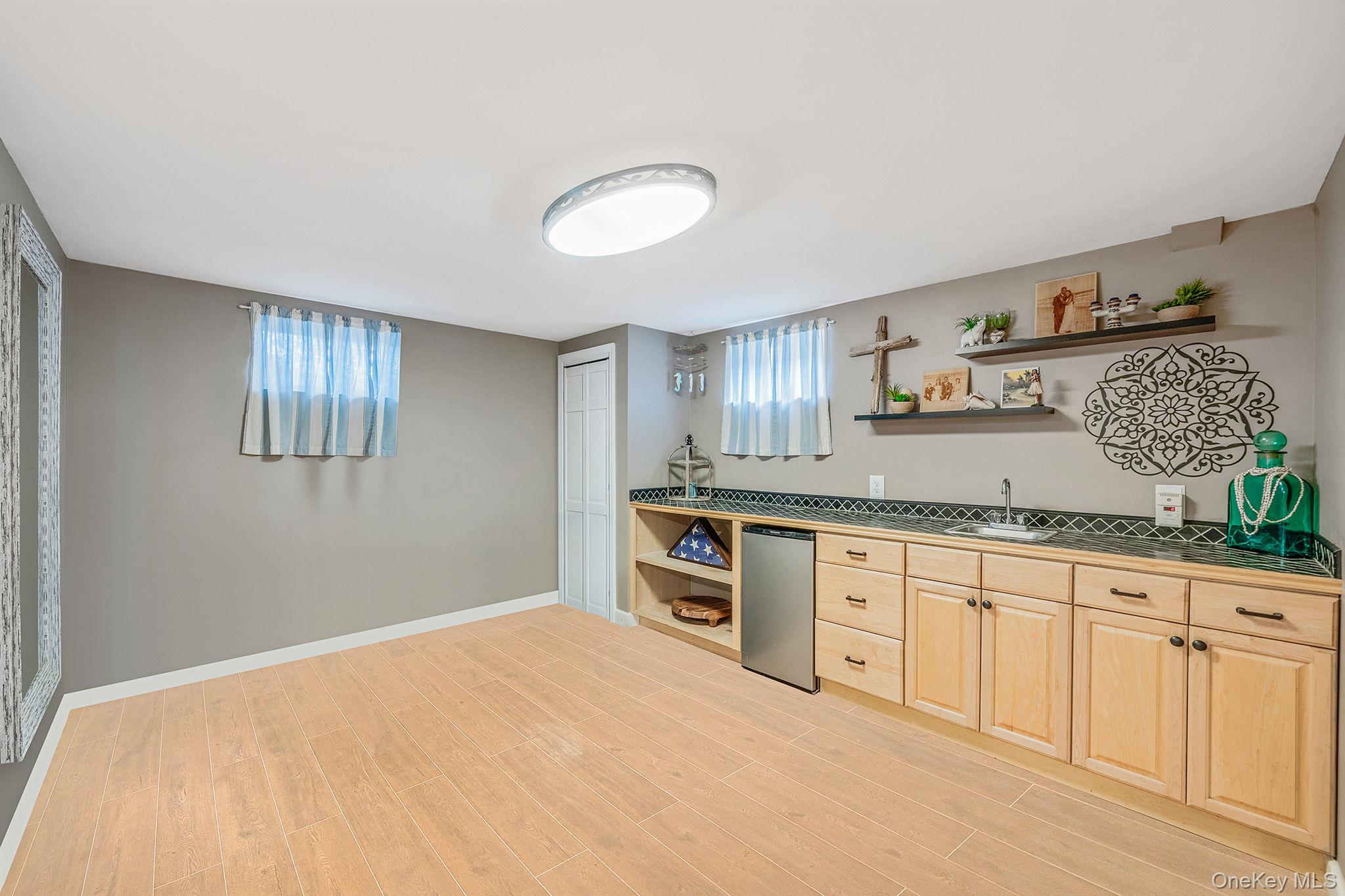 262 W 9th Street Property Photo 29