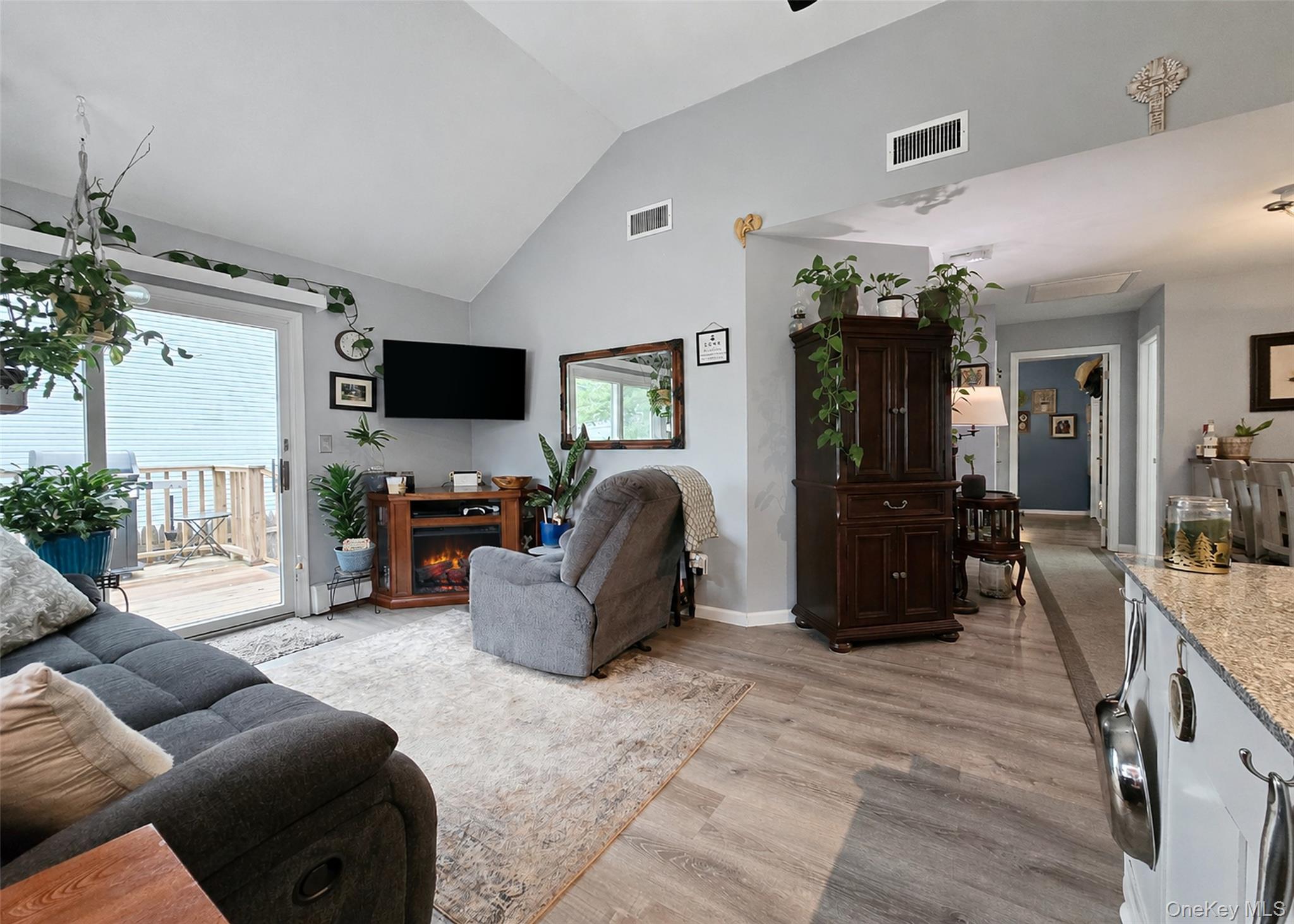 228 Hampton Avenue Property Photo 2