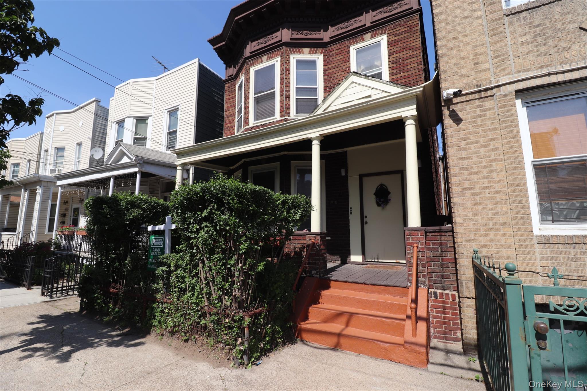 1918 Holland Avenue Property Photo 1