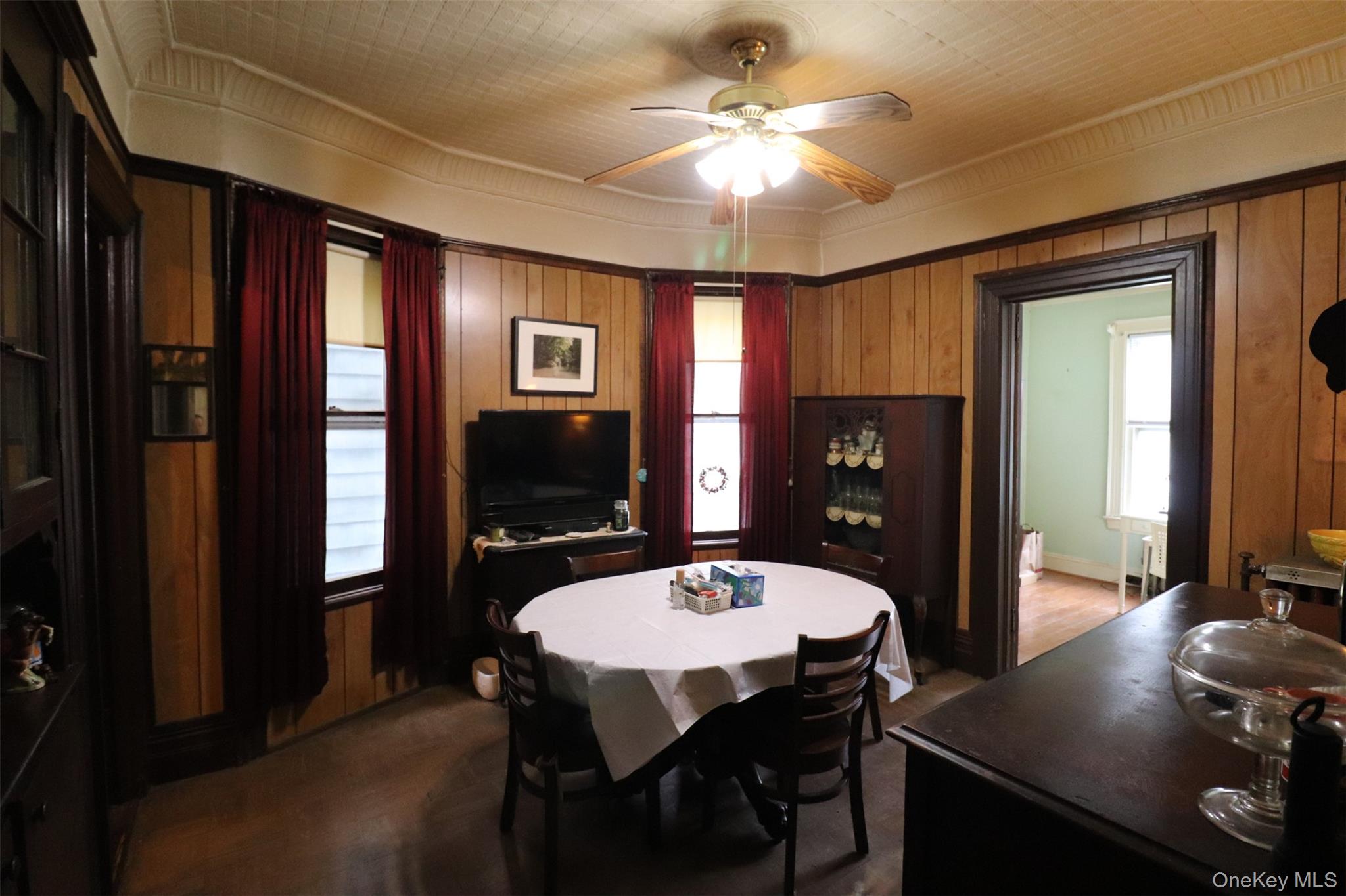 1918 Holland Avenue Property Photo 5