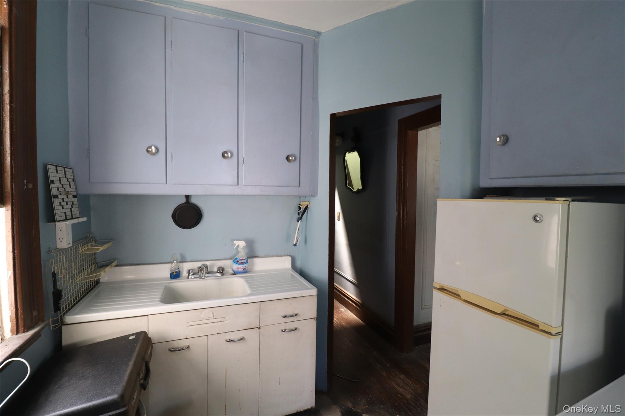 1918 Holland Avenue Property Photo 9