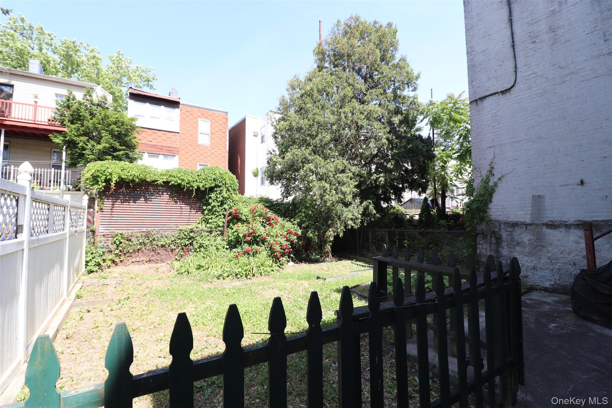 1918 Holland Avenue Property Photo 11