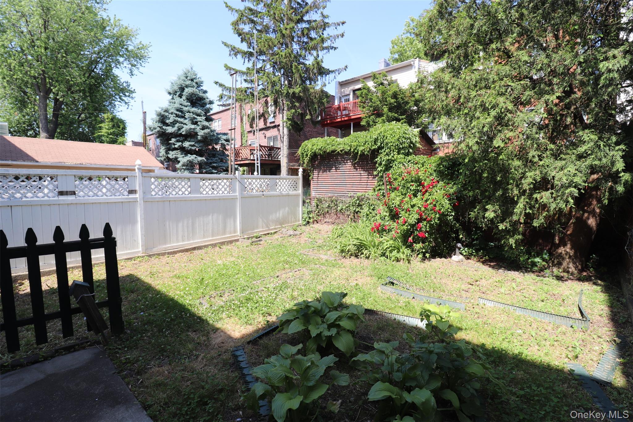 1918 Holland Avenue Property Photo 13
