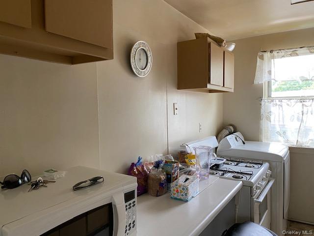 254-25 75th Avenue 2nd Fl Property Photo 7