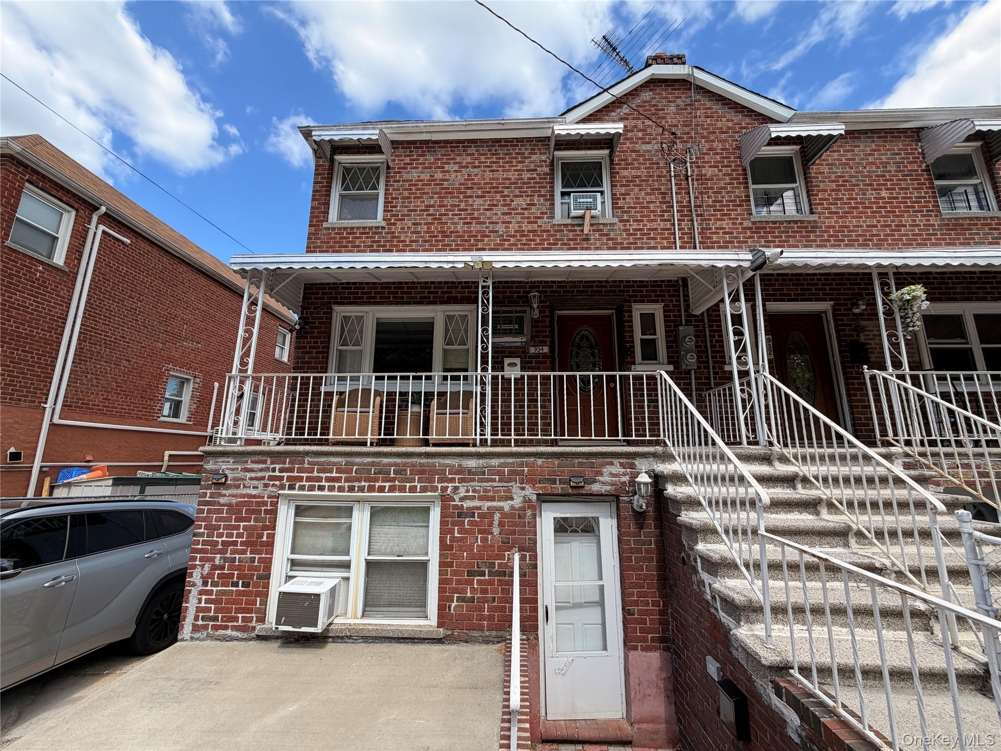 934 Balcom Avenue Property Photo 3