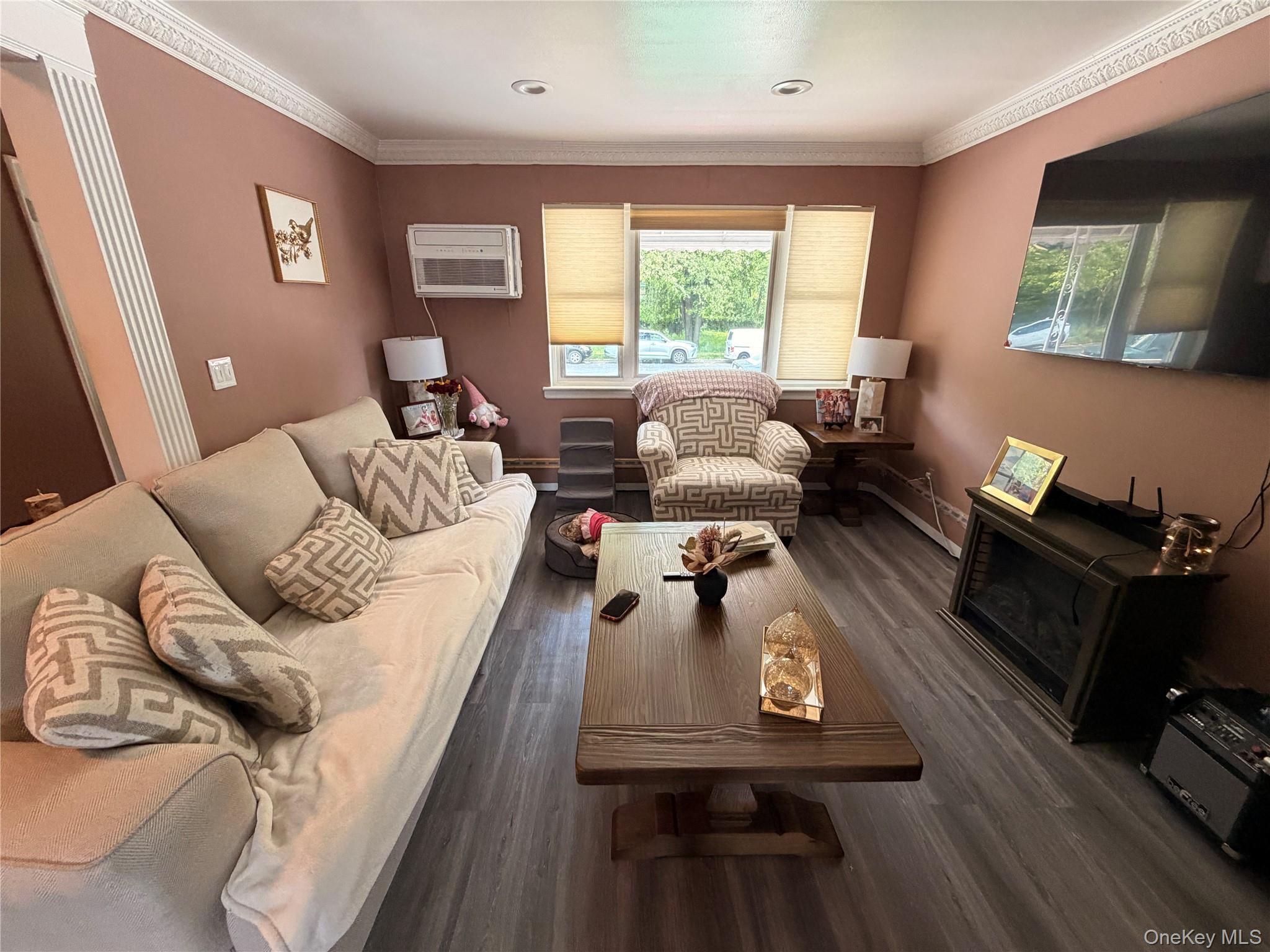 934 Balcom Avenue Property Photo 6