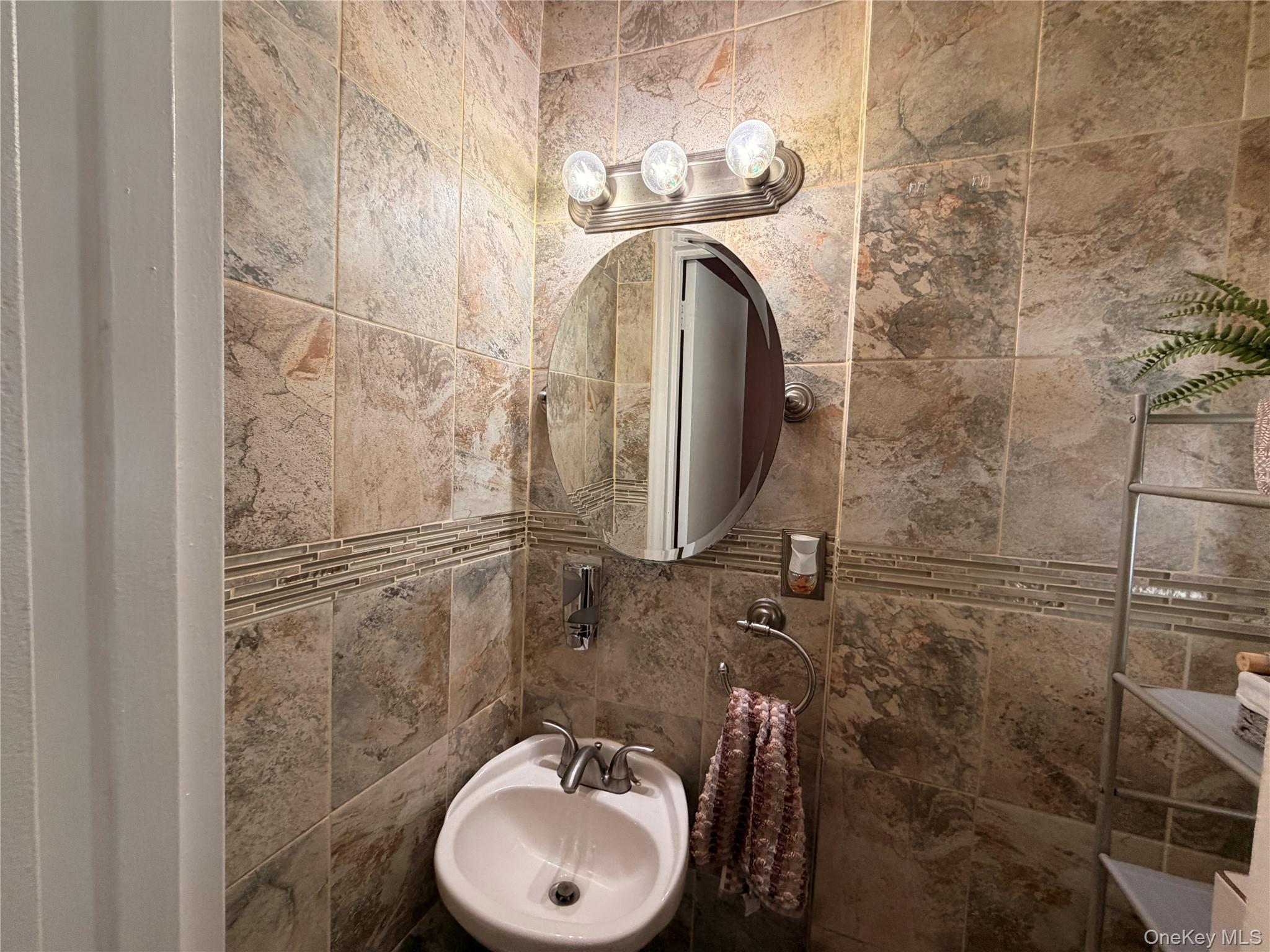 934 Balcom Avenue Property Photo 8