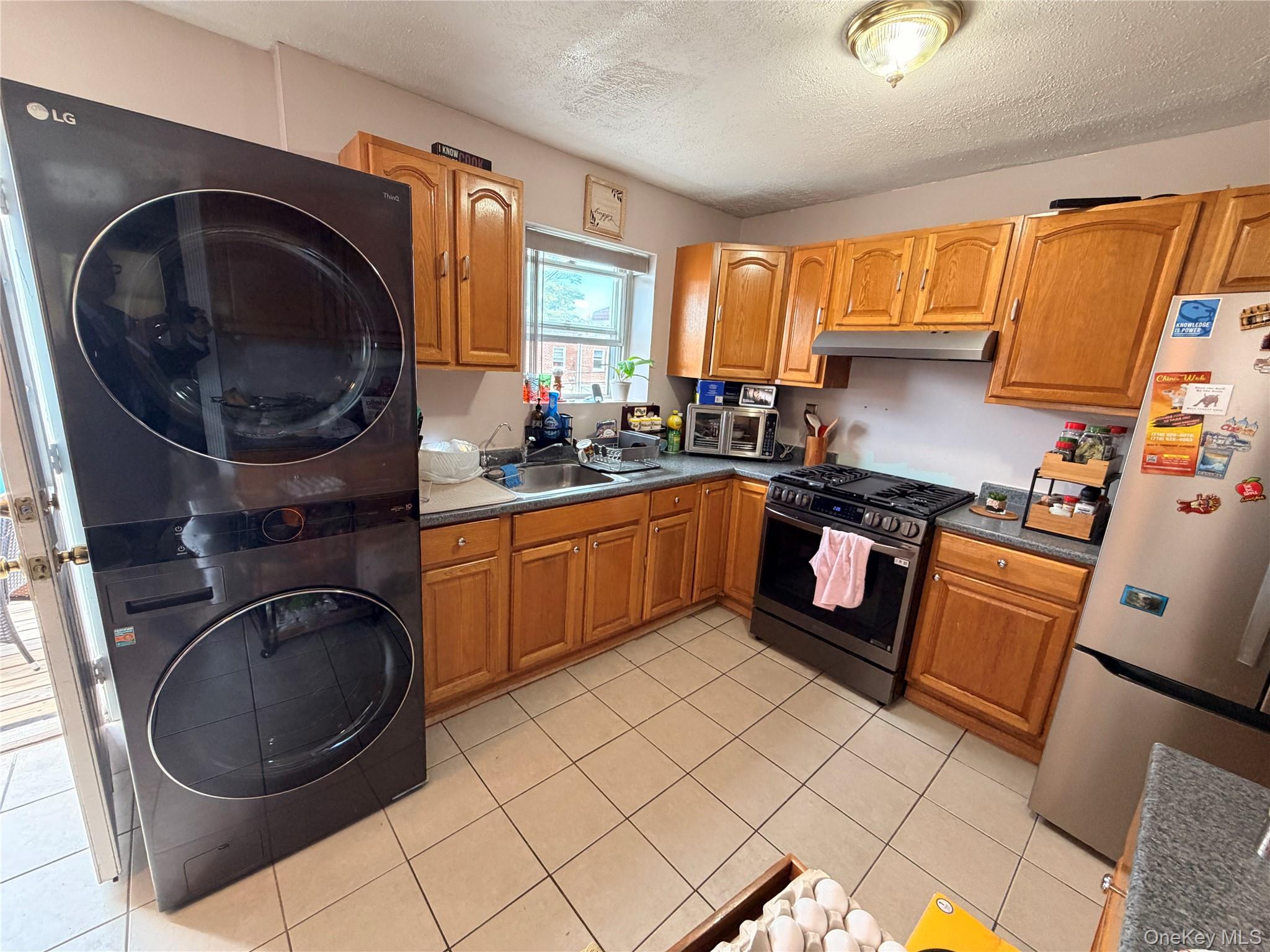 934 Balcom Avenue Property Photo 9